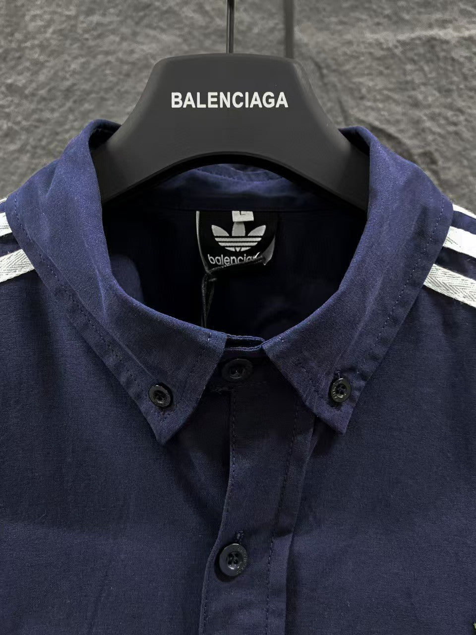 Three bar long sleeved shirt