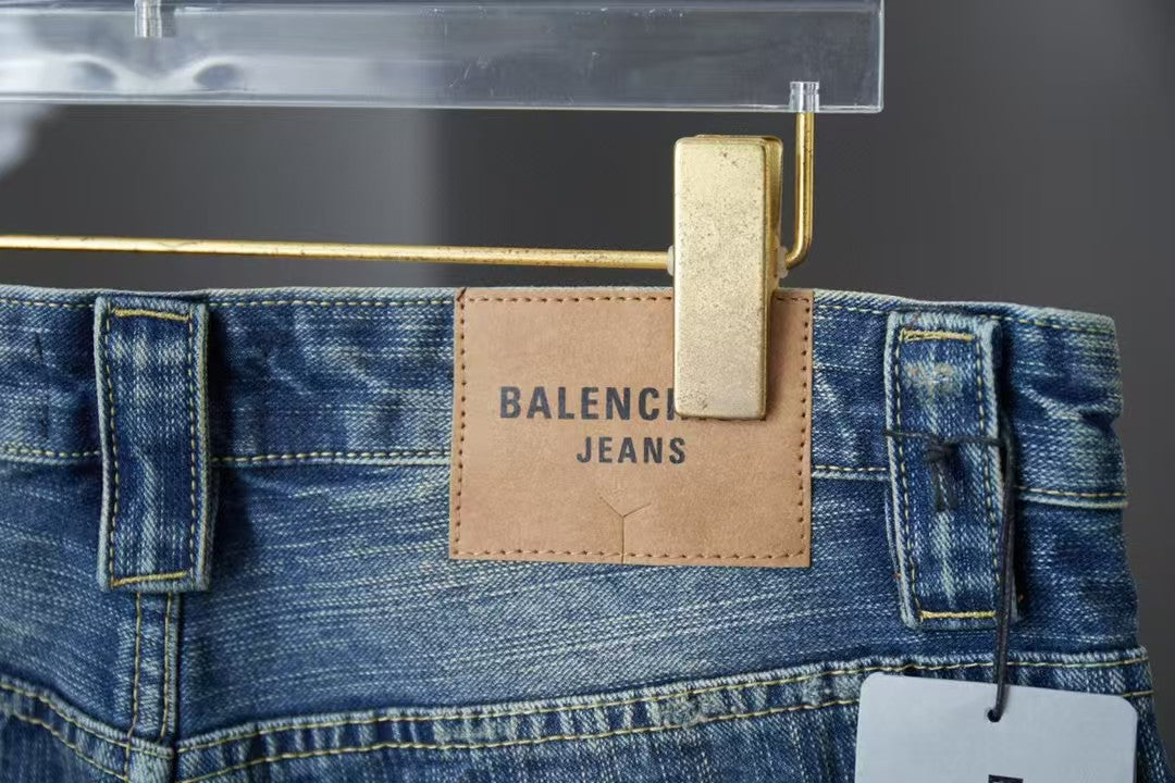 Wear and tear denim shorts with holes