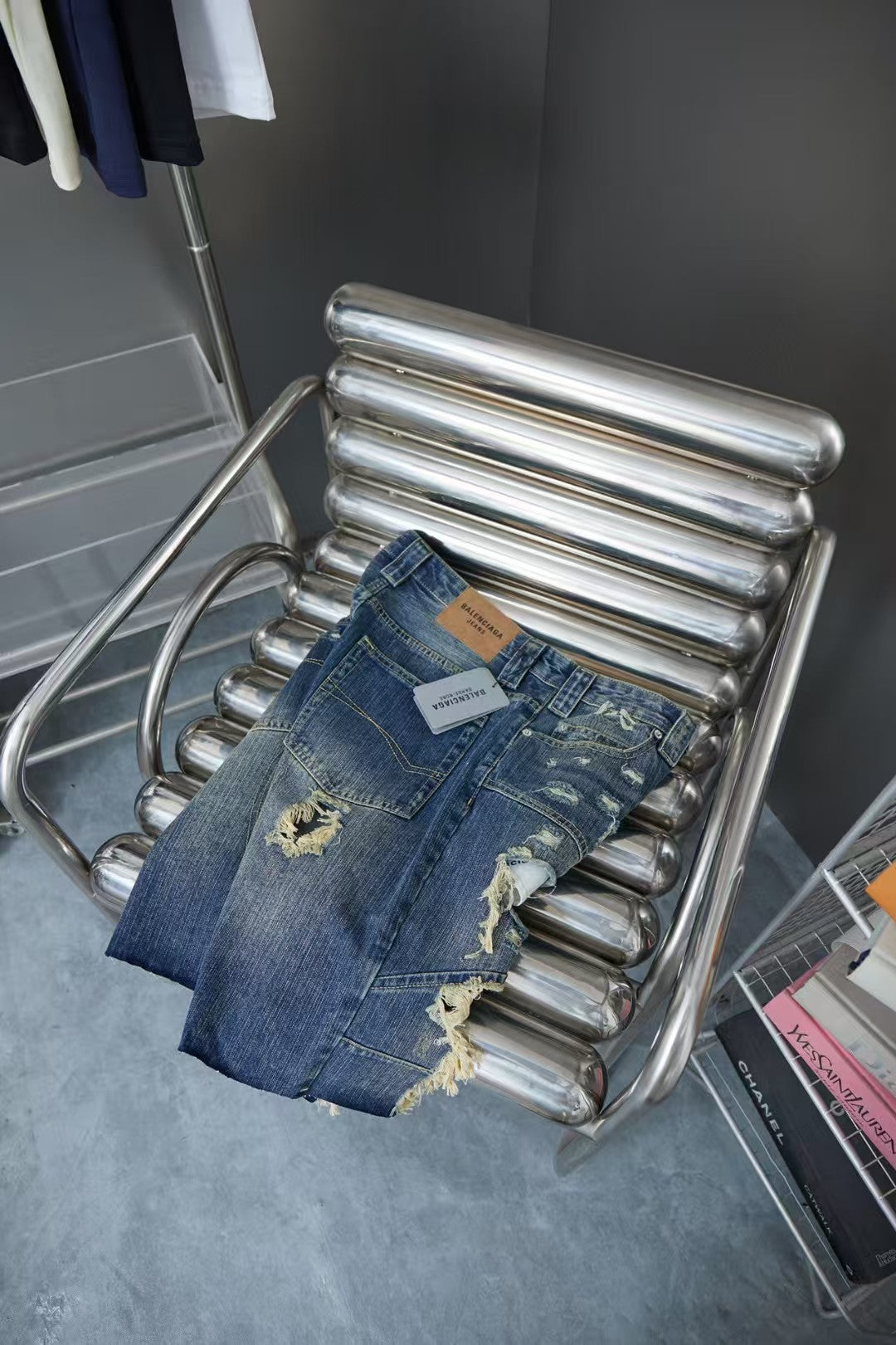 Wear and tear denim shorts with holes