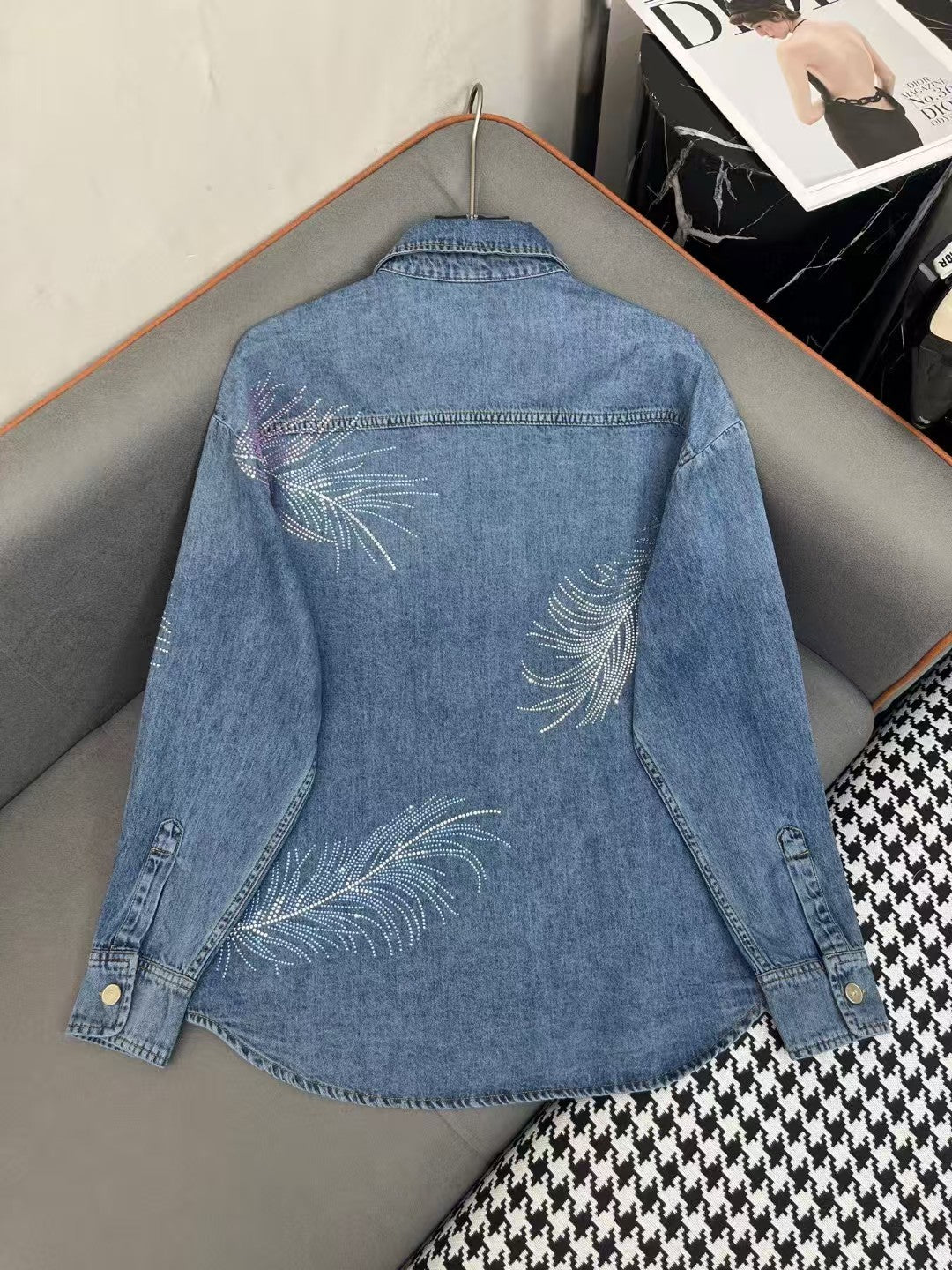 New collar denim long sleeved shirt