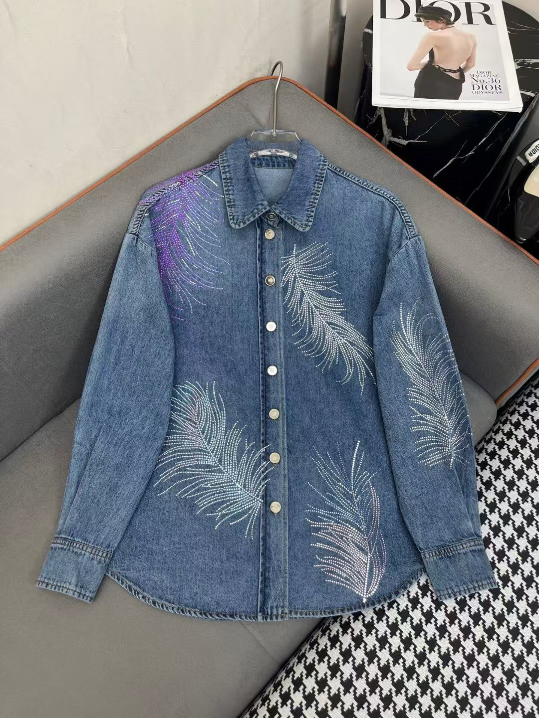 New collar denim long sleeved shirt