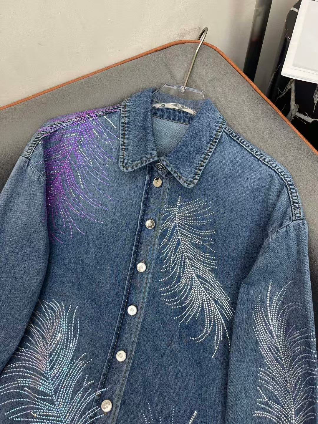New collar denim long sleeved shirt