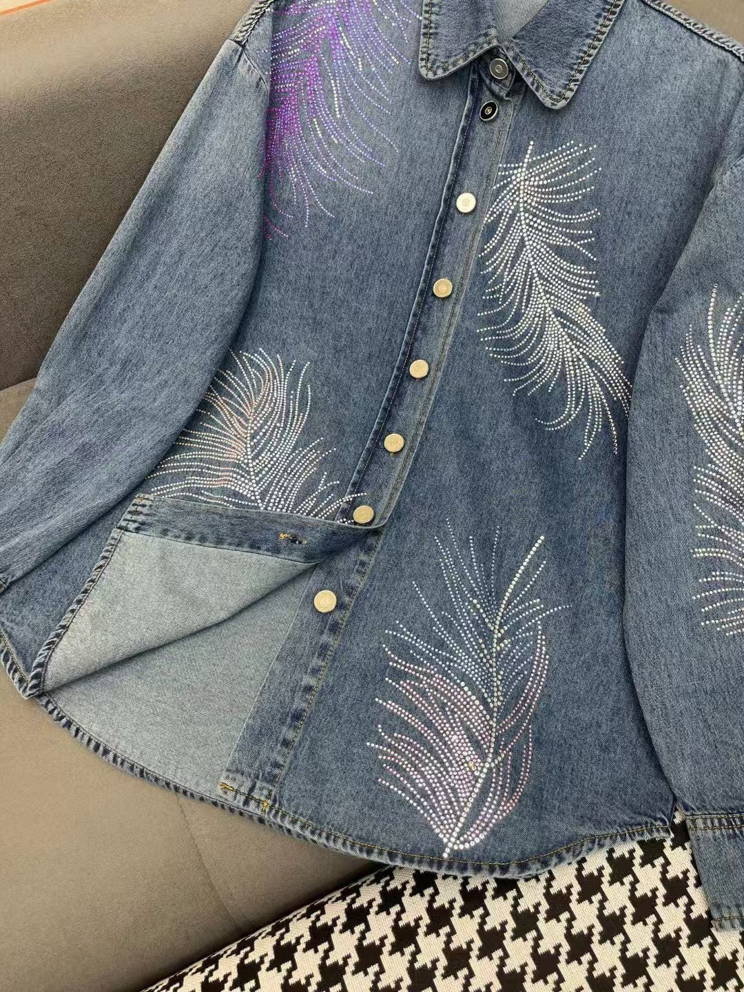 New collar denim long sleeved shirt