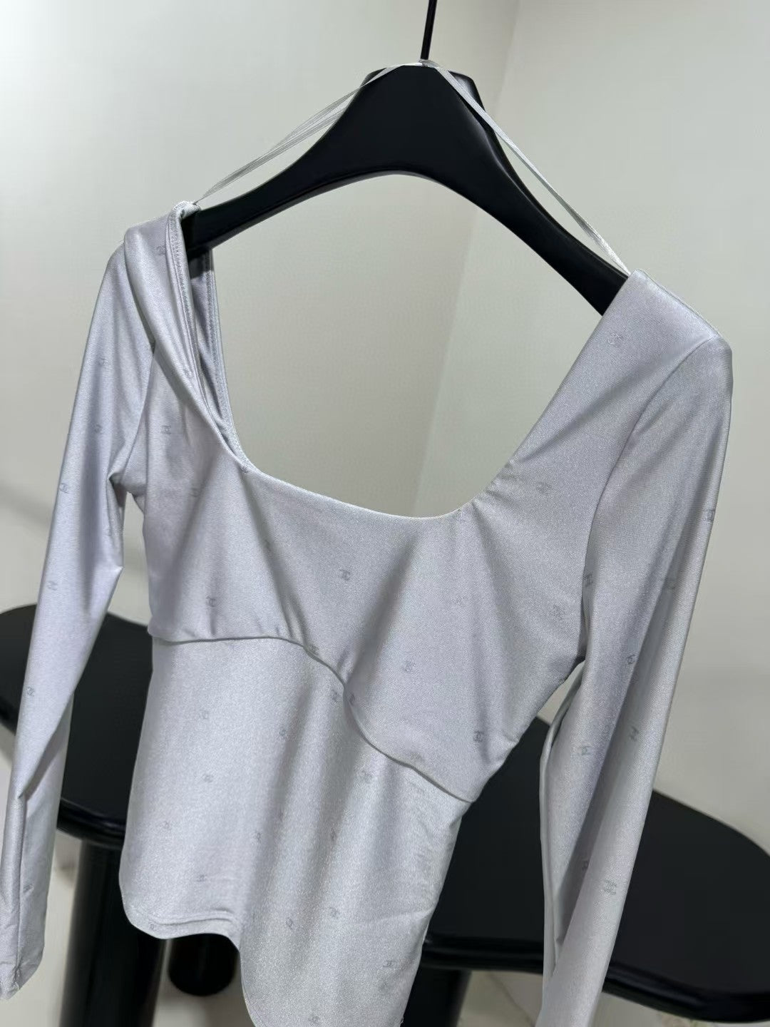 Hot silver long sleeves