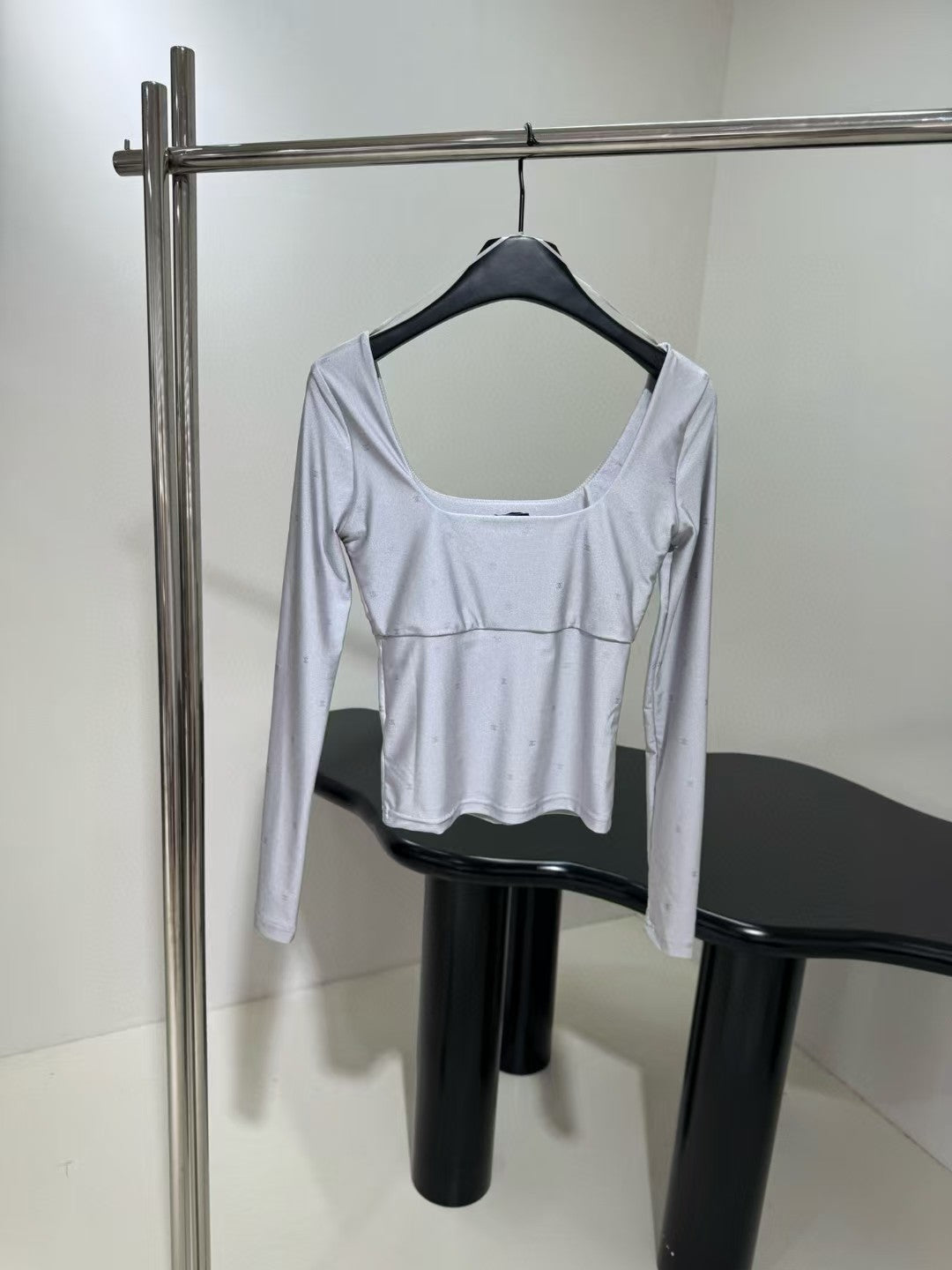 Hot silver long sleeves