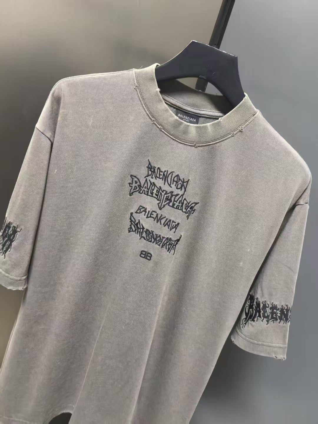 Letter embroidered short sleeved T-shirt