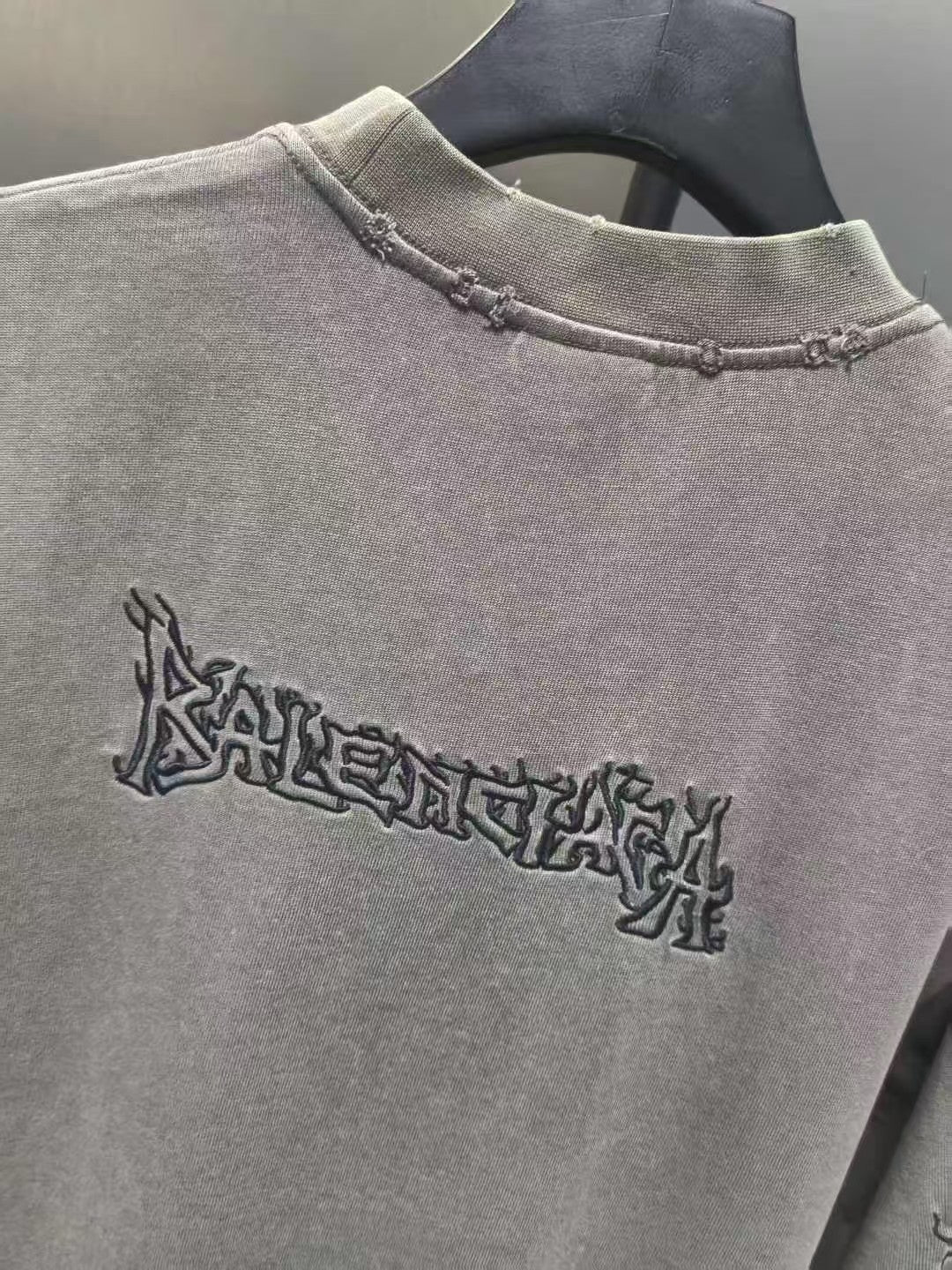 Letter embroidered short sleeved T-shirt