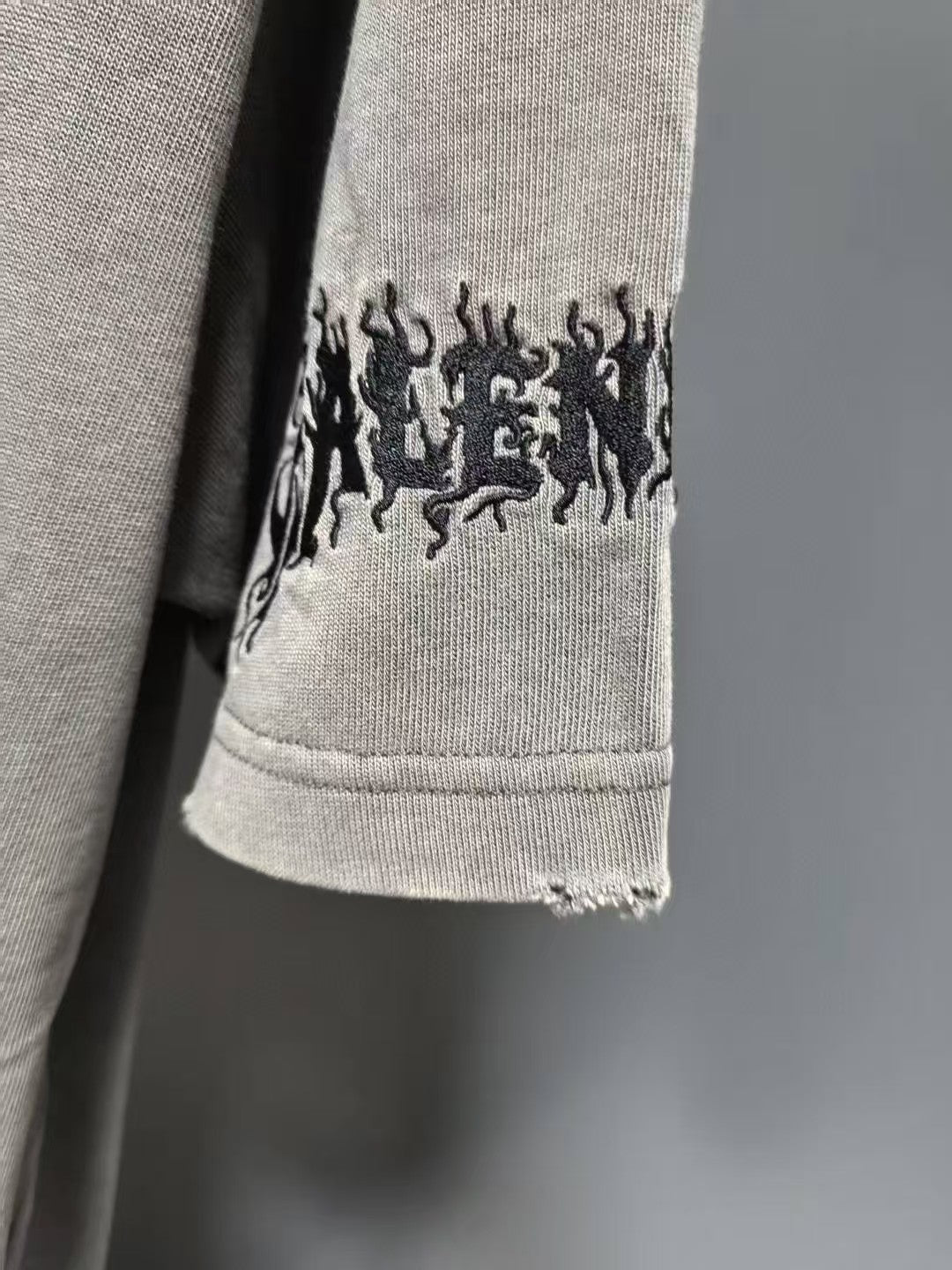 Letter embroidered short sleeved T-shirt