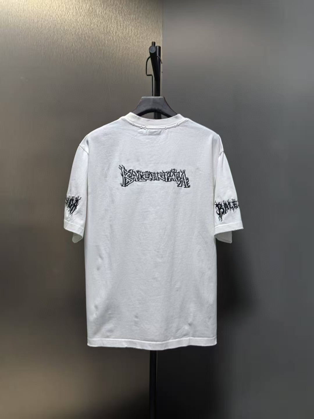 Letter embroidered short sleeved T-shirt