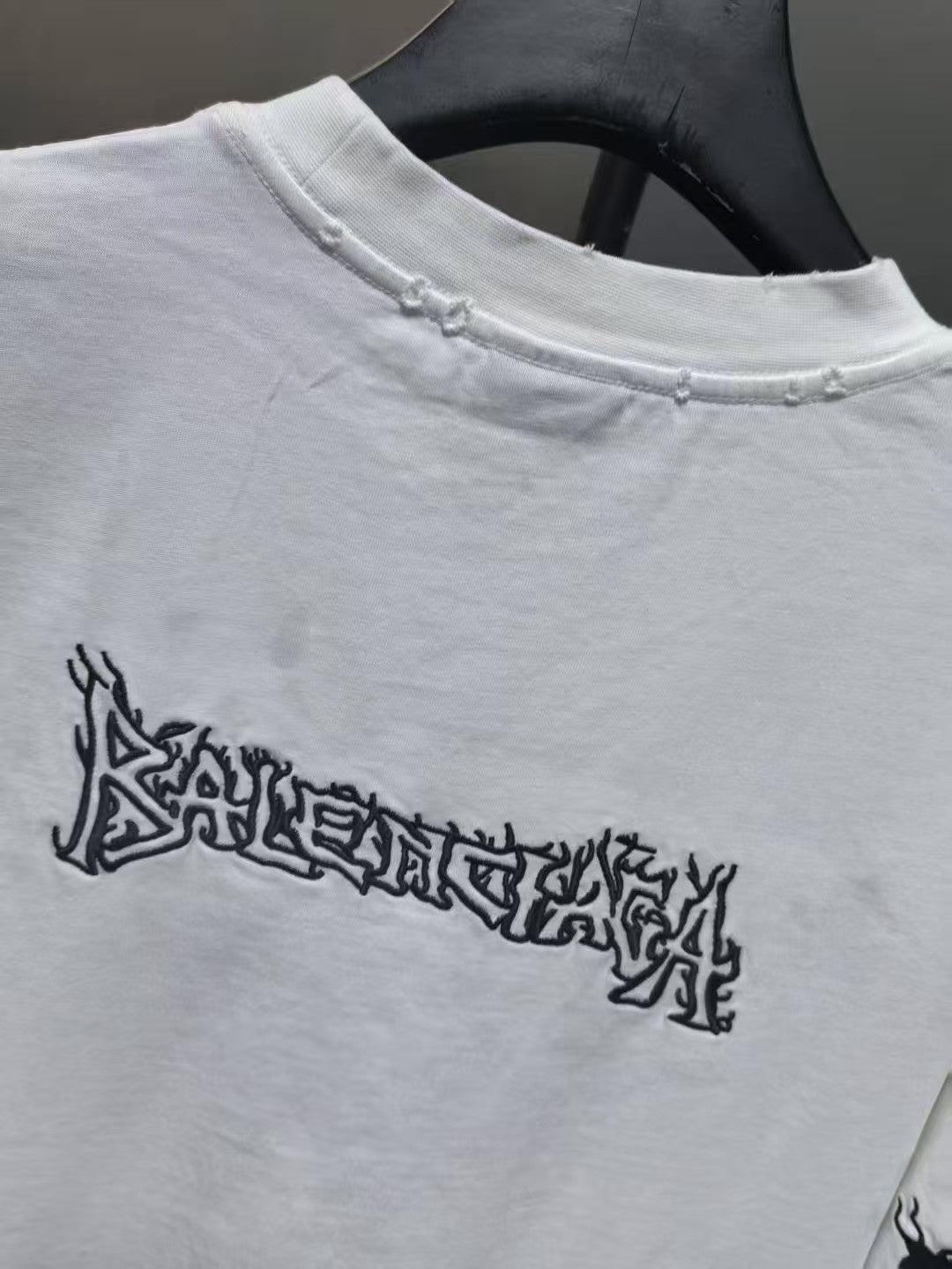 Letter embroidered short sleeved T-shirt