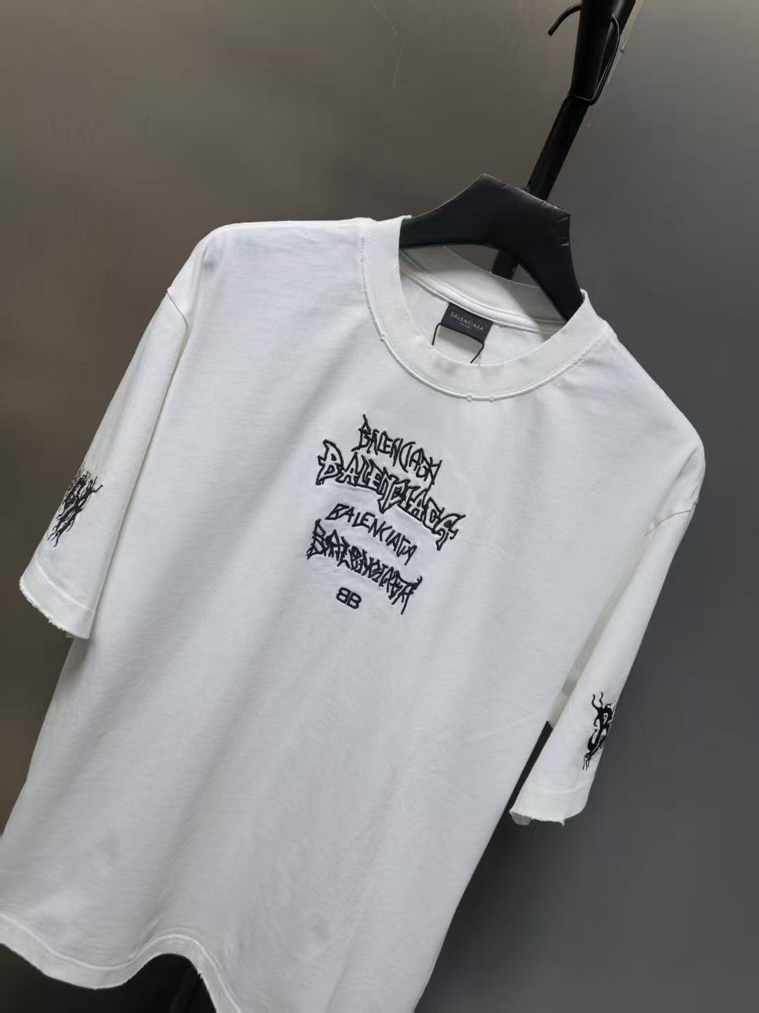 Letter embroidered short sleeved T-shirt