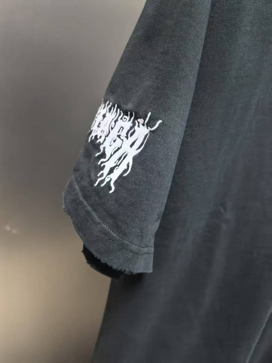 Letter embroidered short sleeved T-shirt