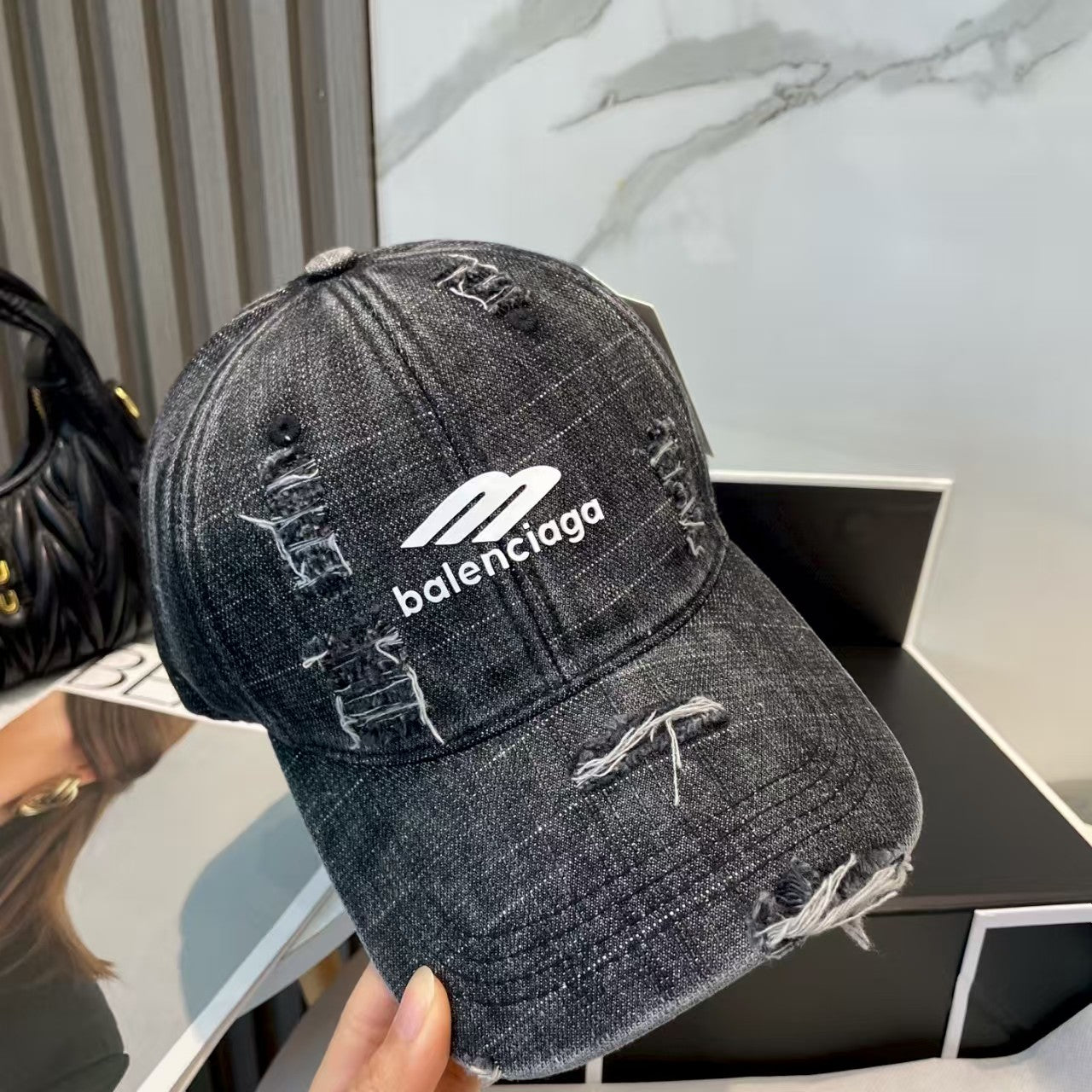 Hole washing duckbill cap