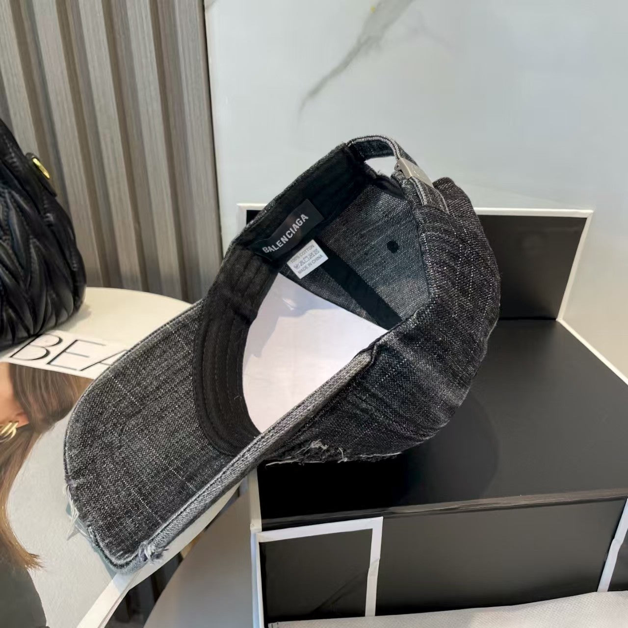 Hole washing duckbill cap