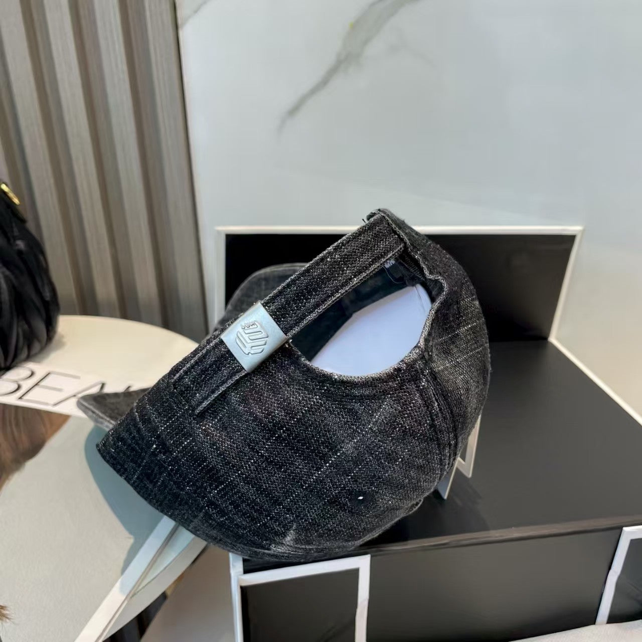 Hole washing duckbill cap