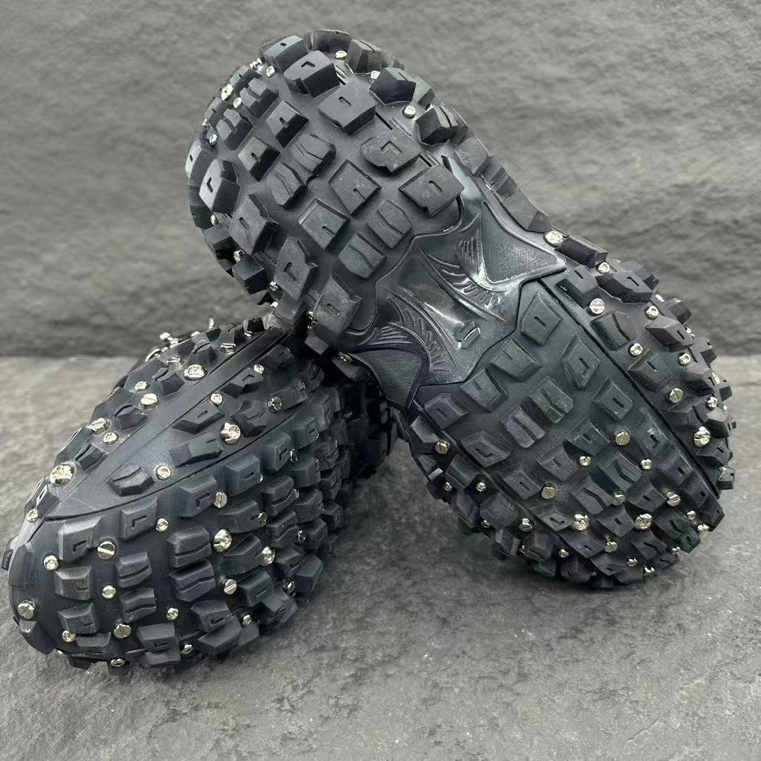 Men's and women's sports shoes with puncture holes