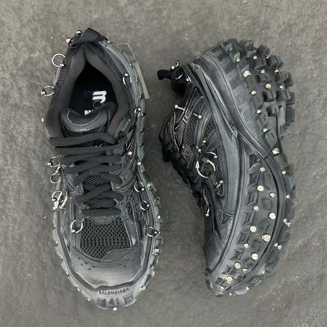 Men's and women's sports shoes with puncture holes