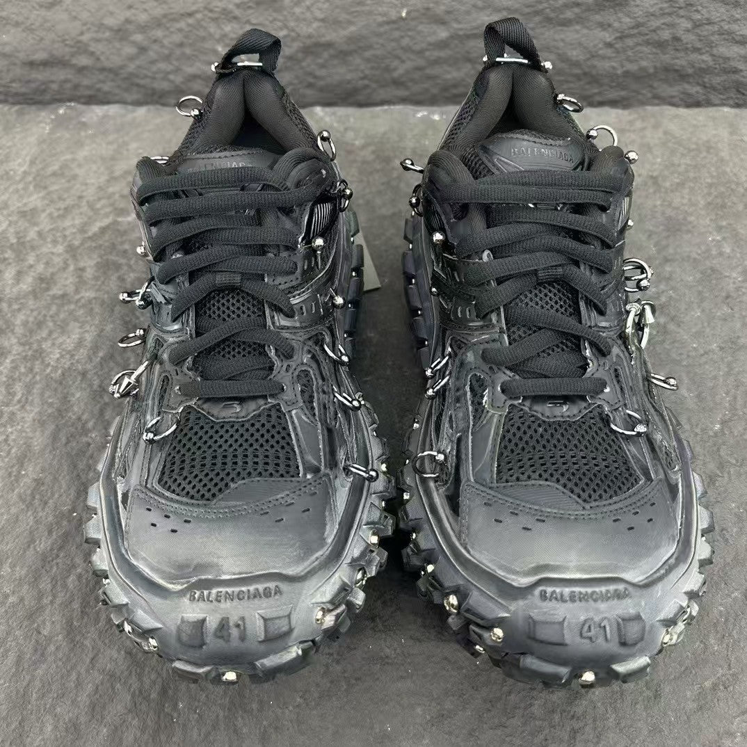 Men's and women's sports shoes with puncture holes