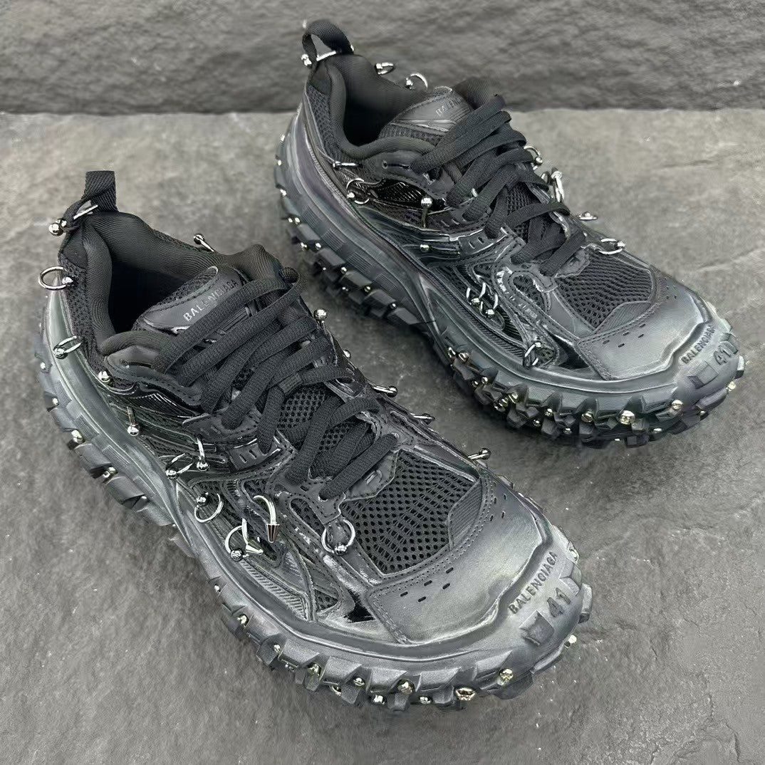 Men's and women's sports shoes with puncture holes