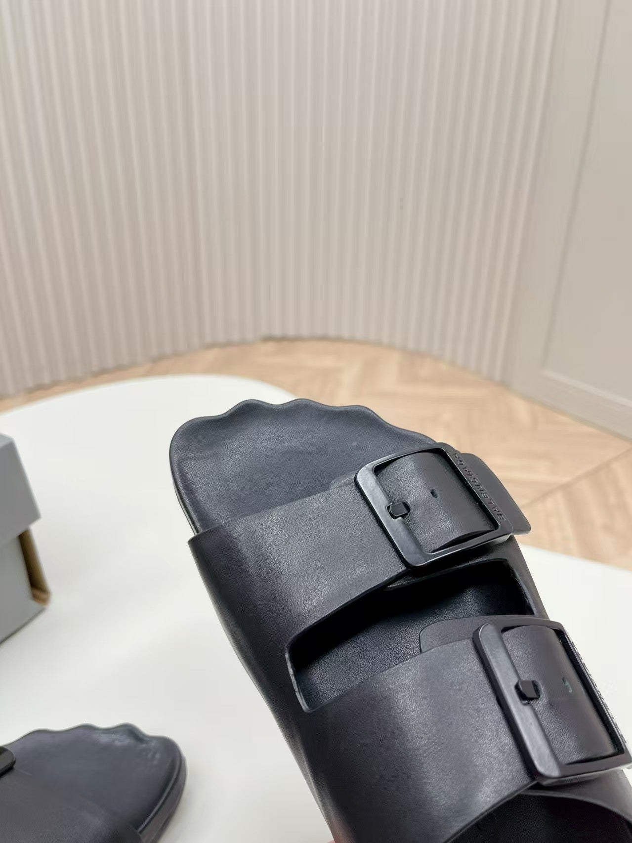 Boken slippers half drag