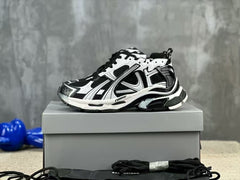 New sports shoes
