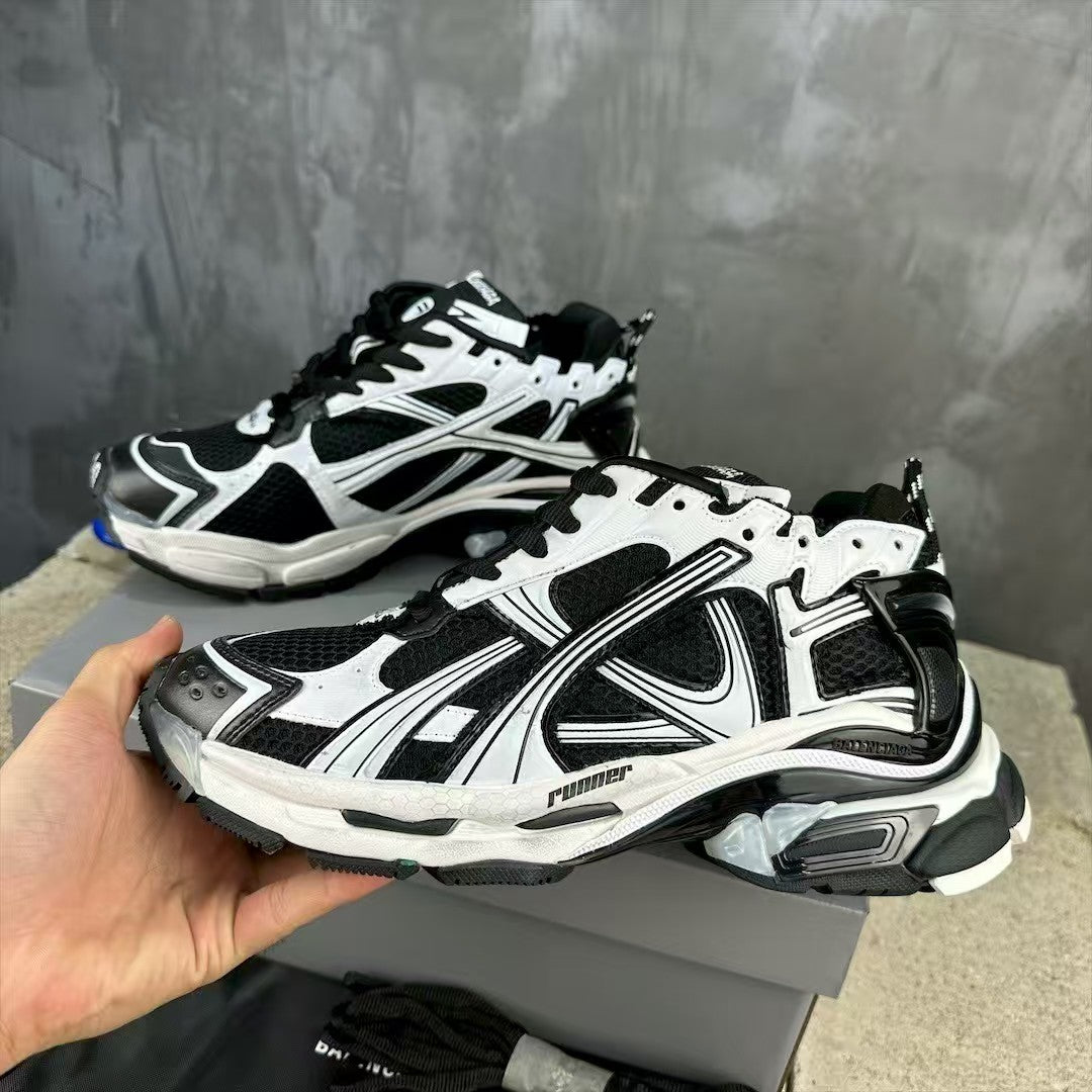 New sports shoes