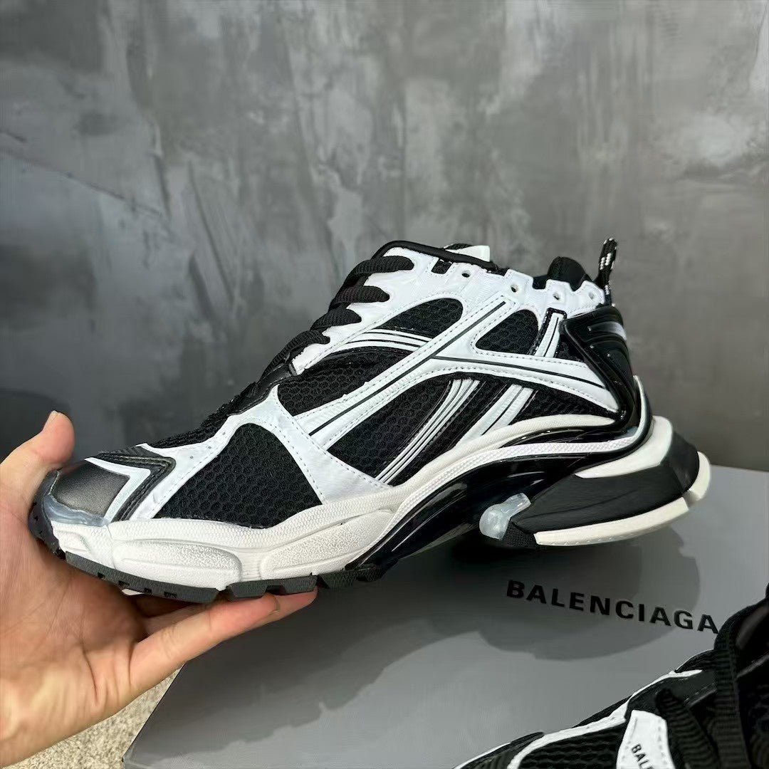 New sports shoes