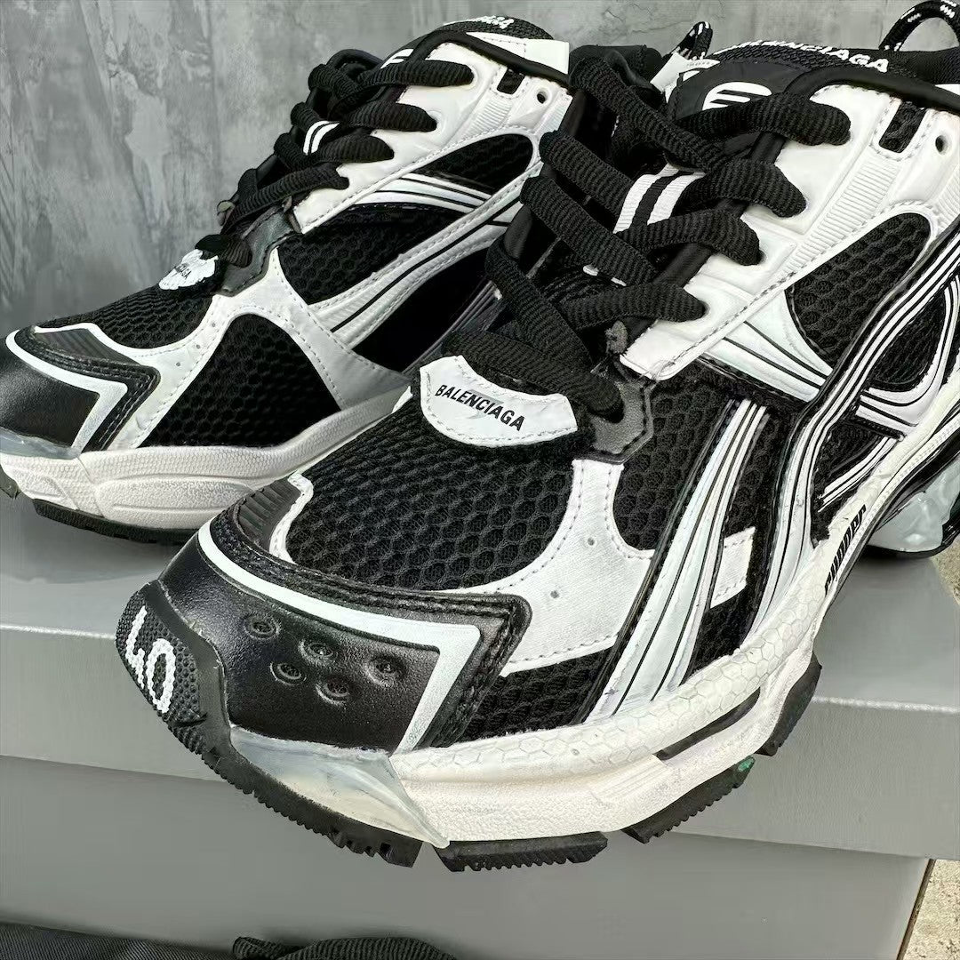 New sports shoes