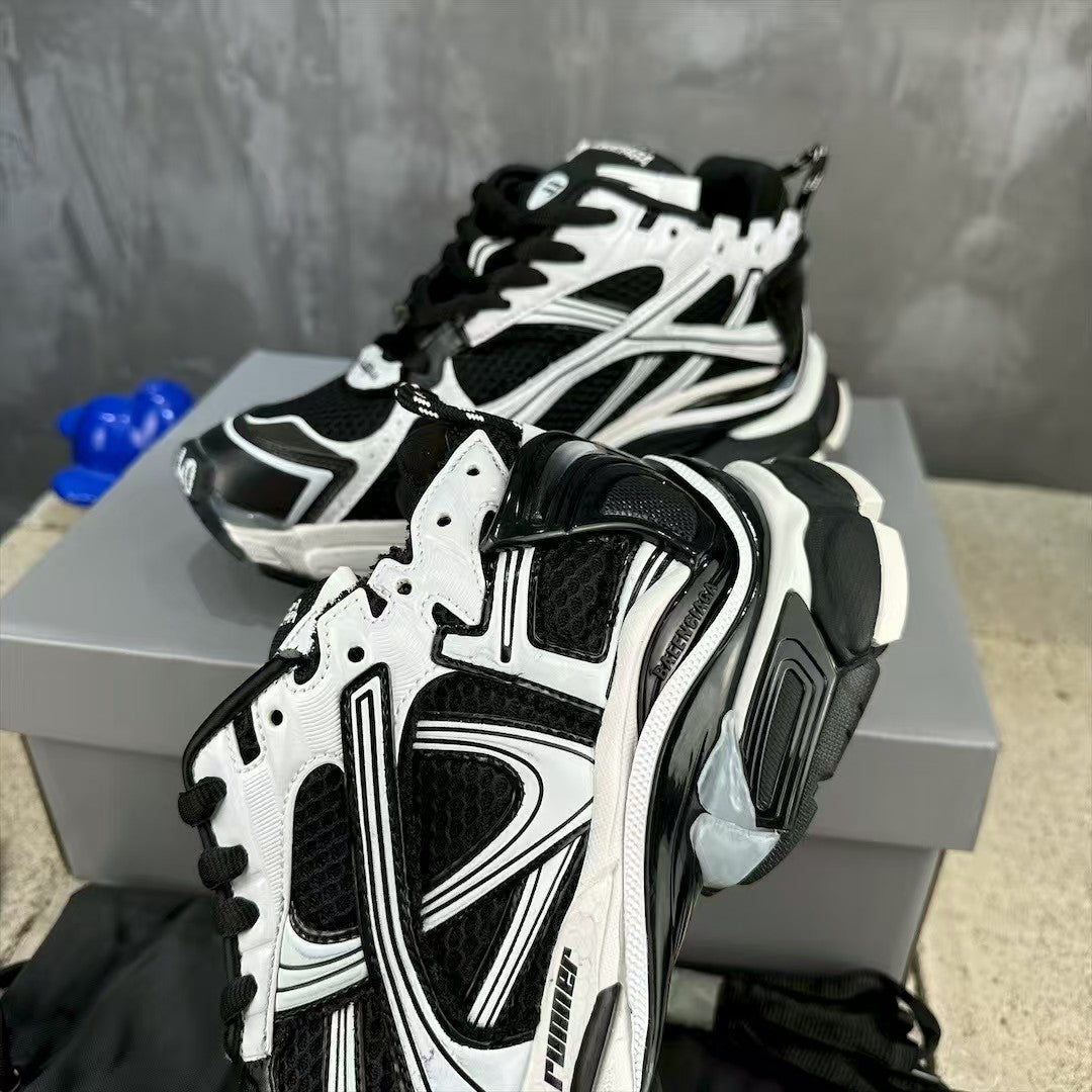 New sports shoes
