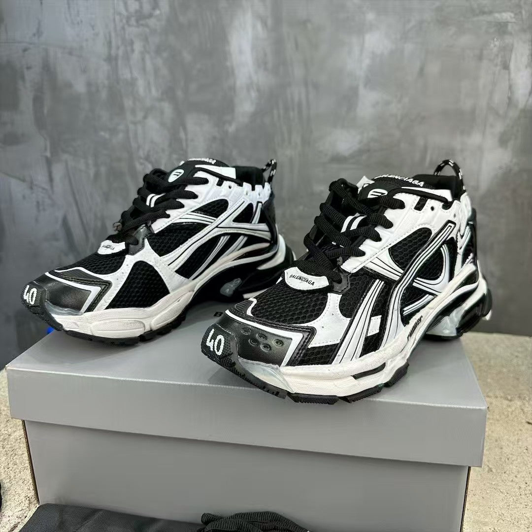 New sports shoes