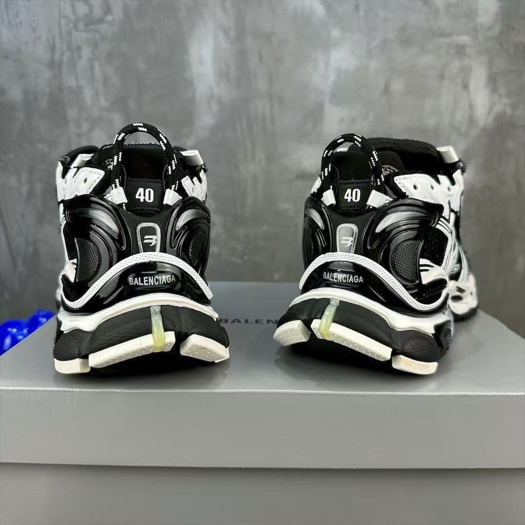New sports shoes