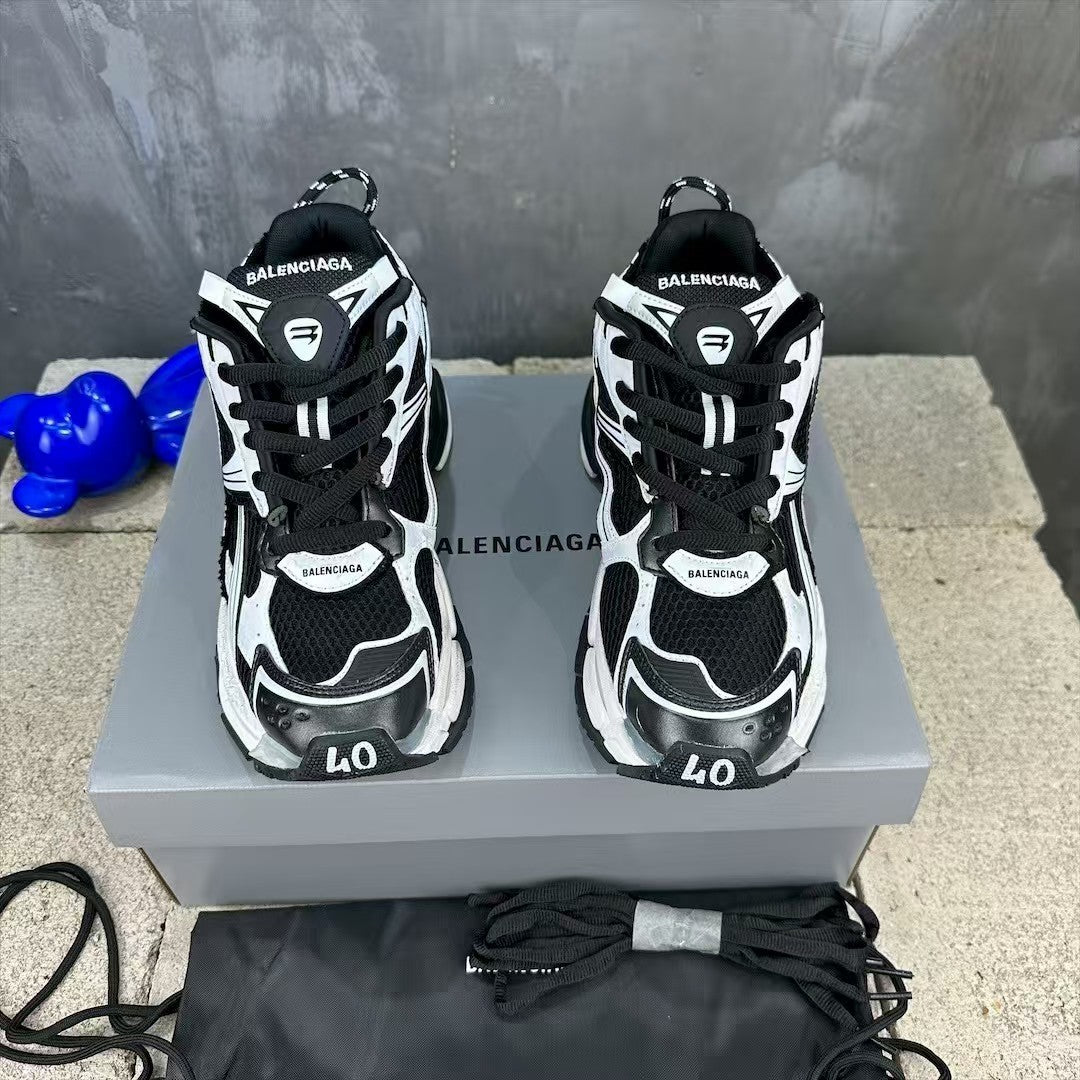 New sports shoes
