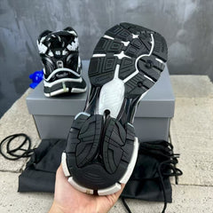 New sports shoes