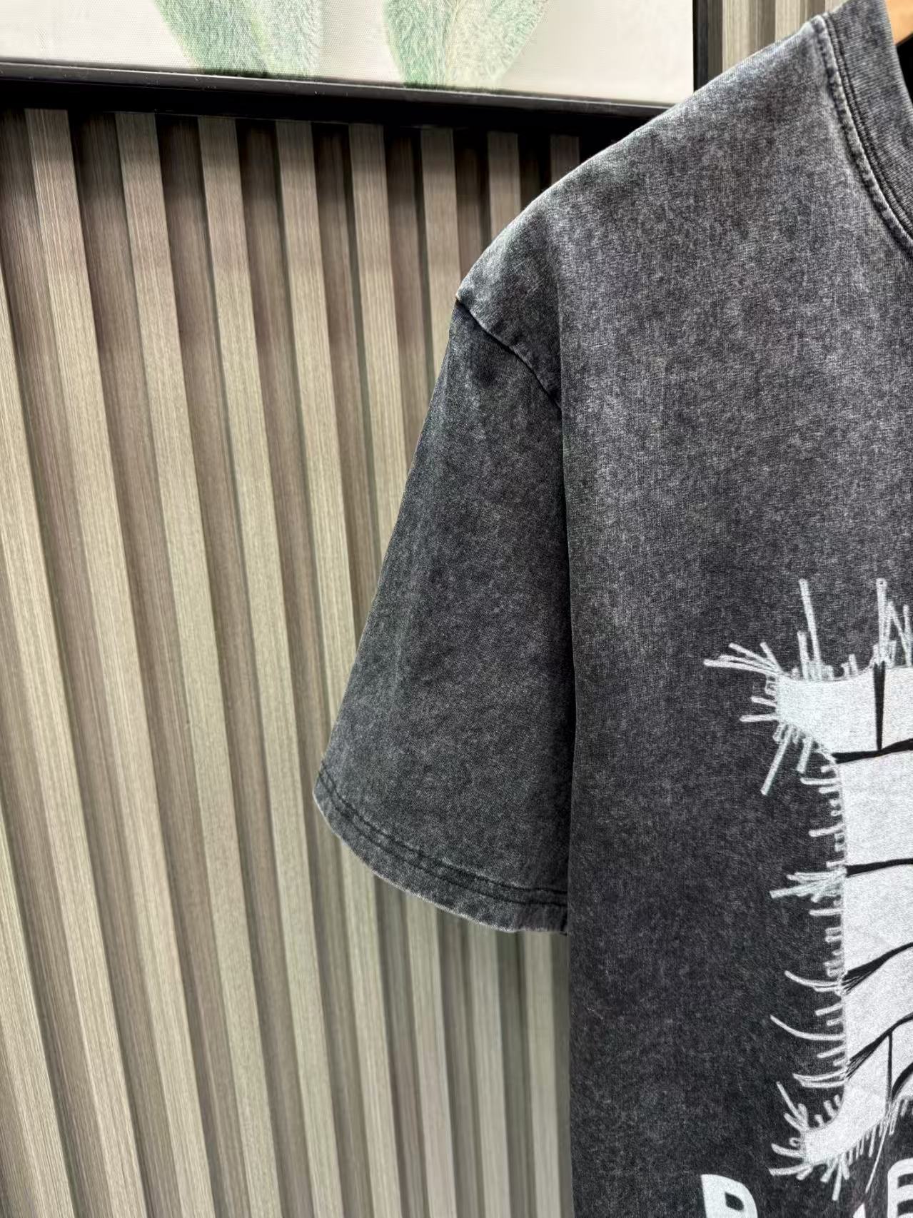 Make vintage style short sleeved T-shirts