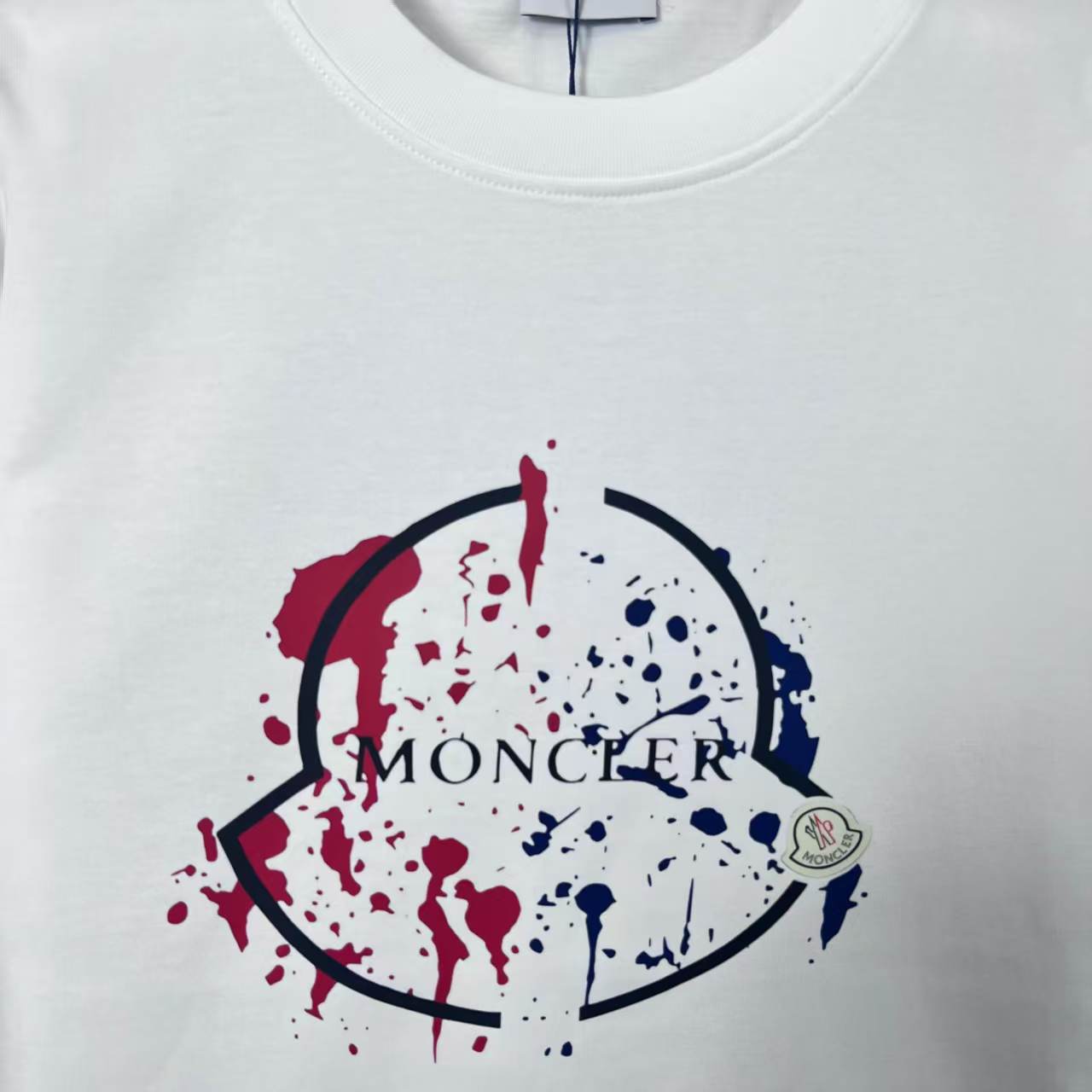 Round neck short sleeved T-shirt