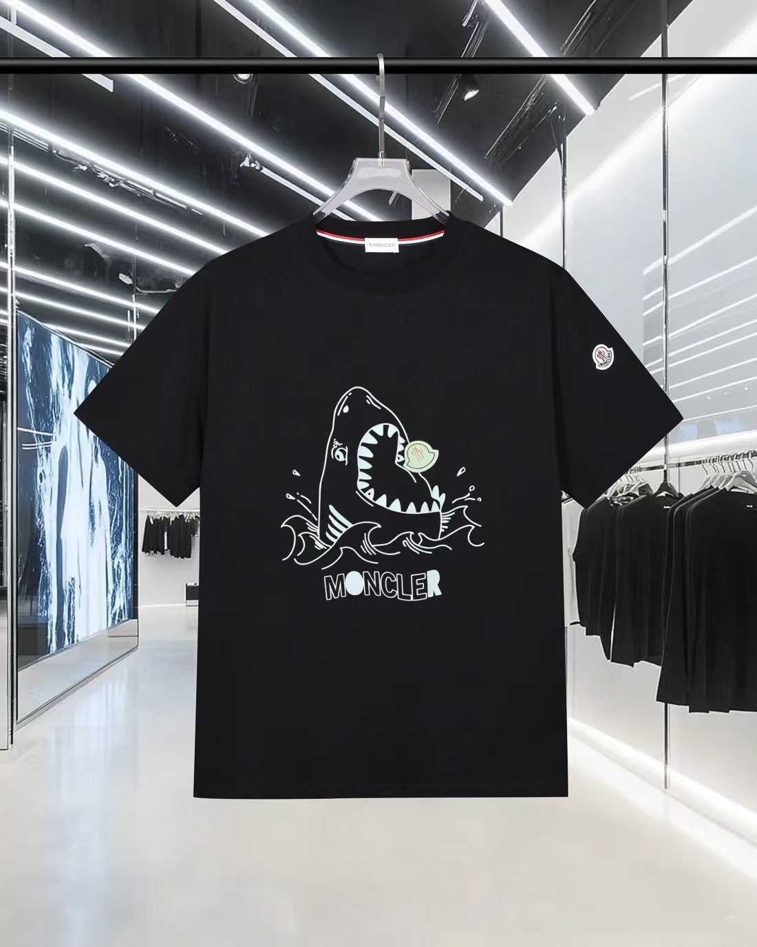 Round neck short sleeved T-shirt