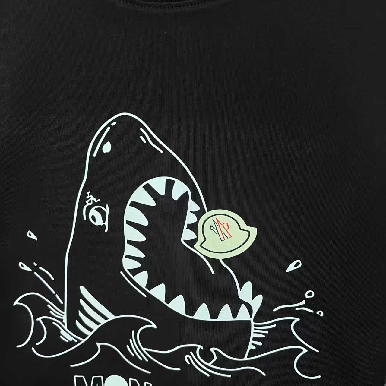 Round neck short sleeved T-shirt