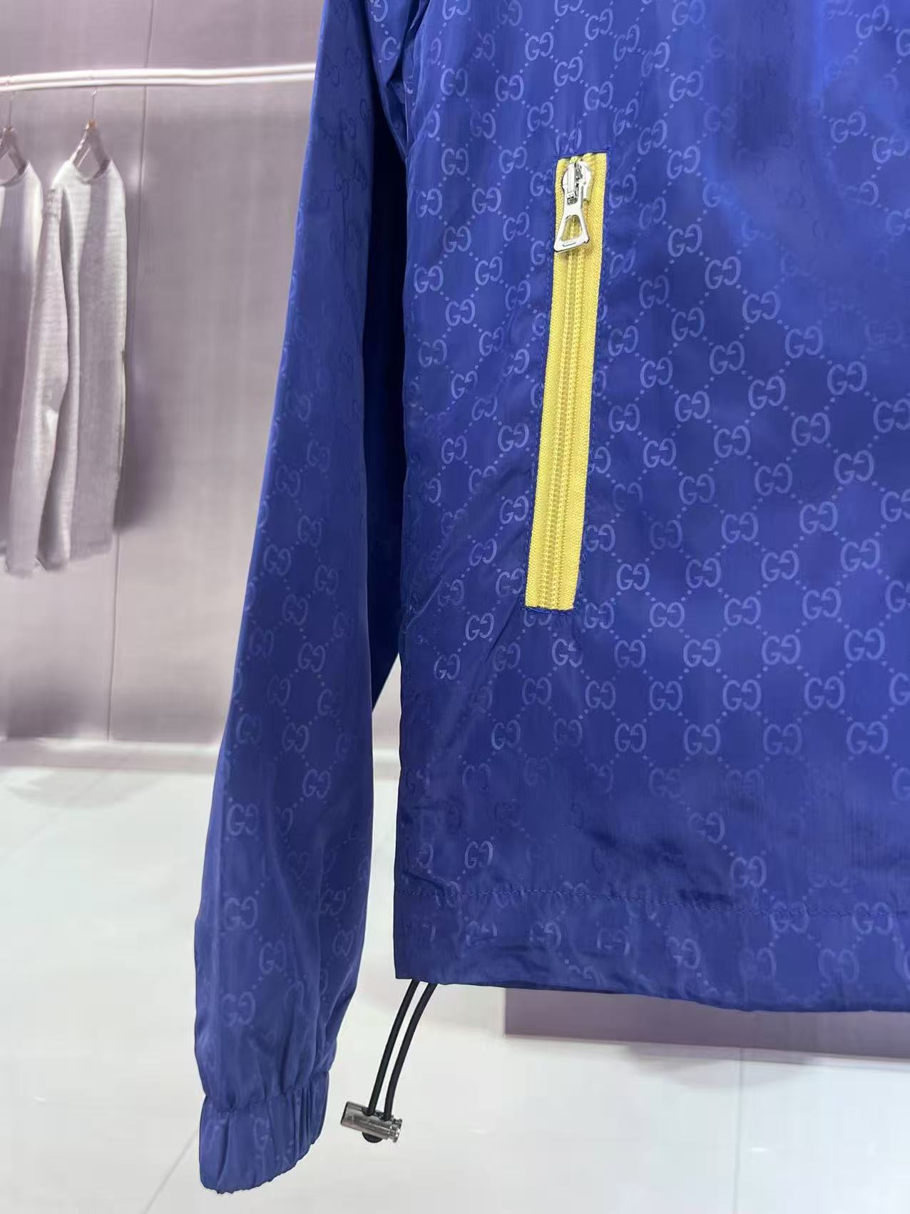 Hooded windbreaker jacket