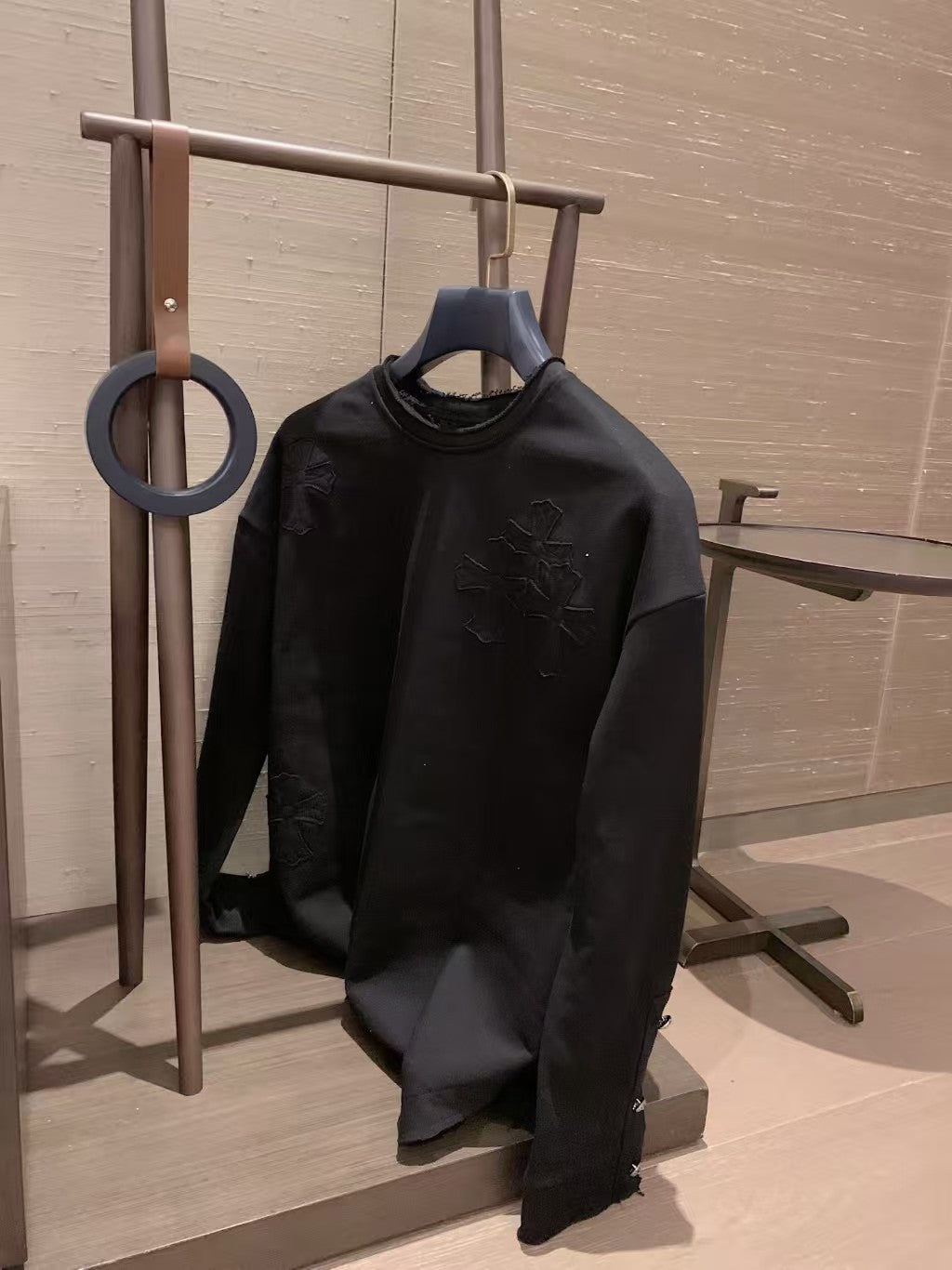 Curved abrasion of thin hoodie