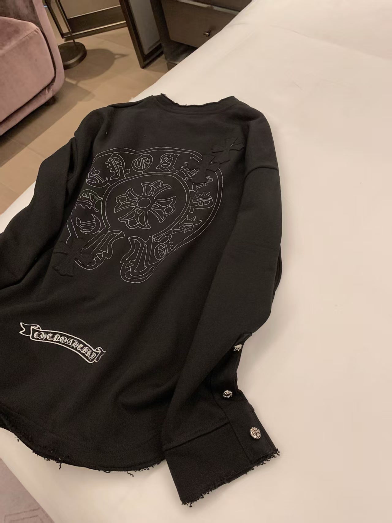 Curved abrasion of thin hoodie