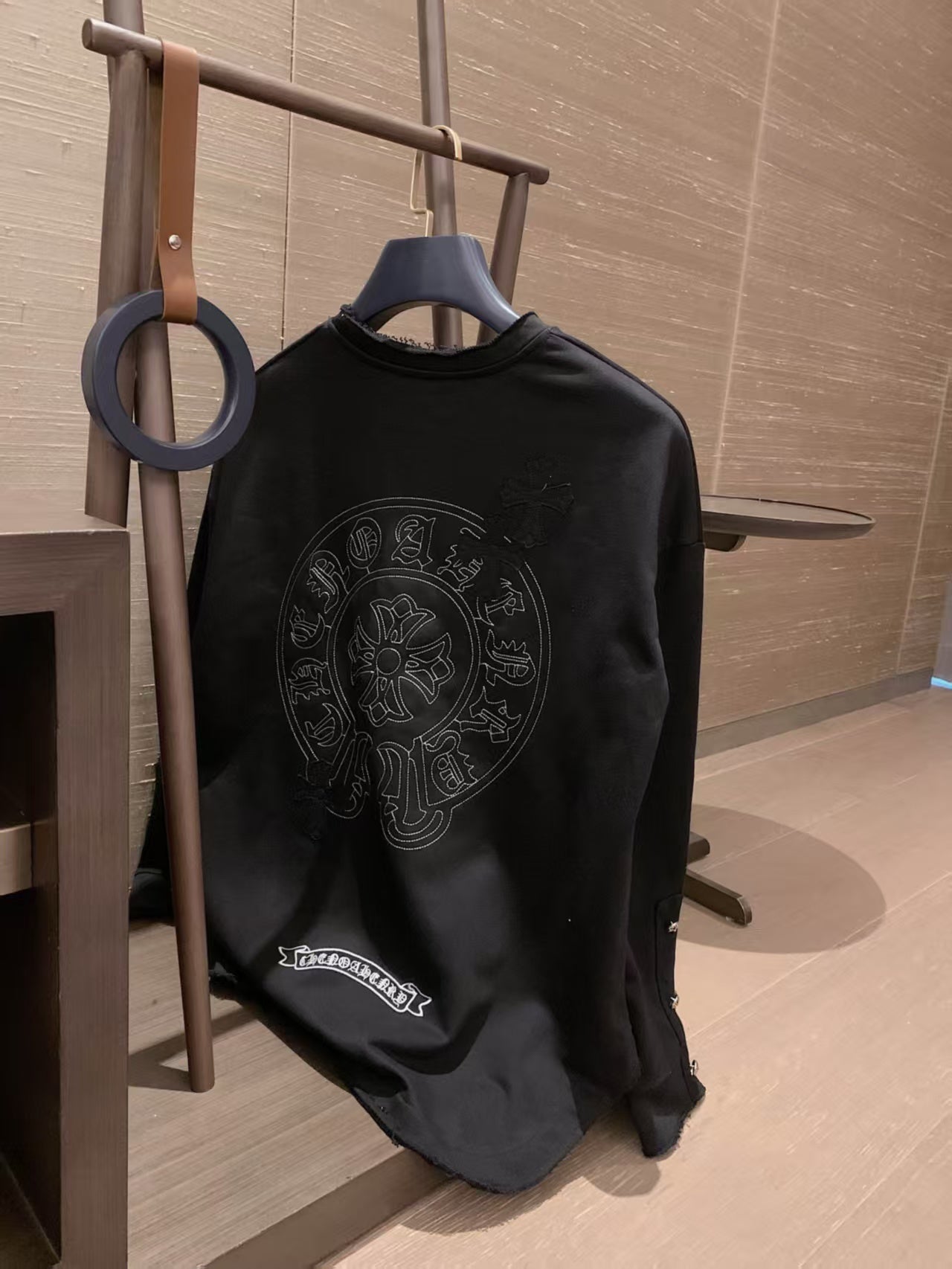 Curved abrasion of thin hoodie