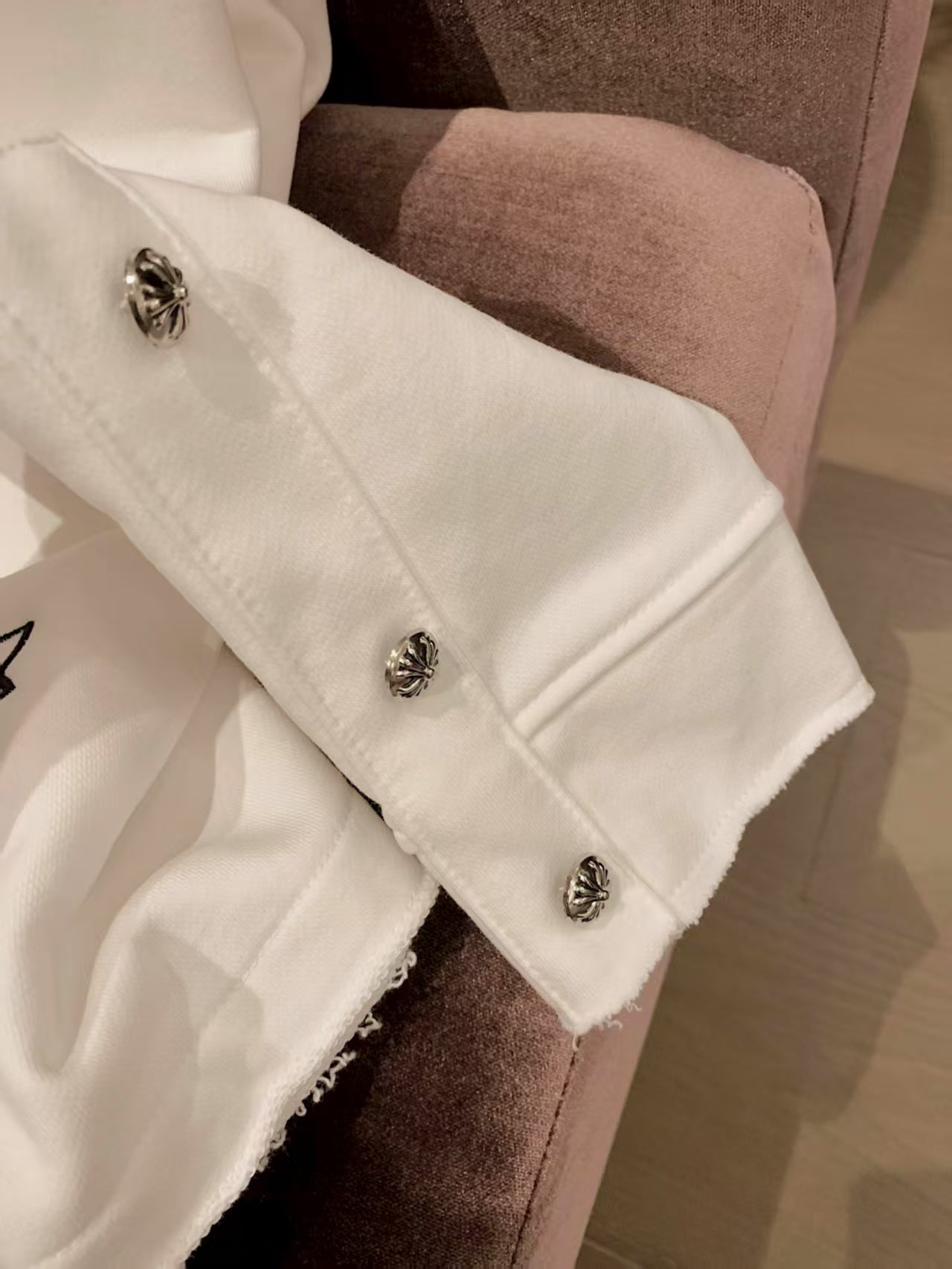 Curved abrasion of thin hoodie