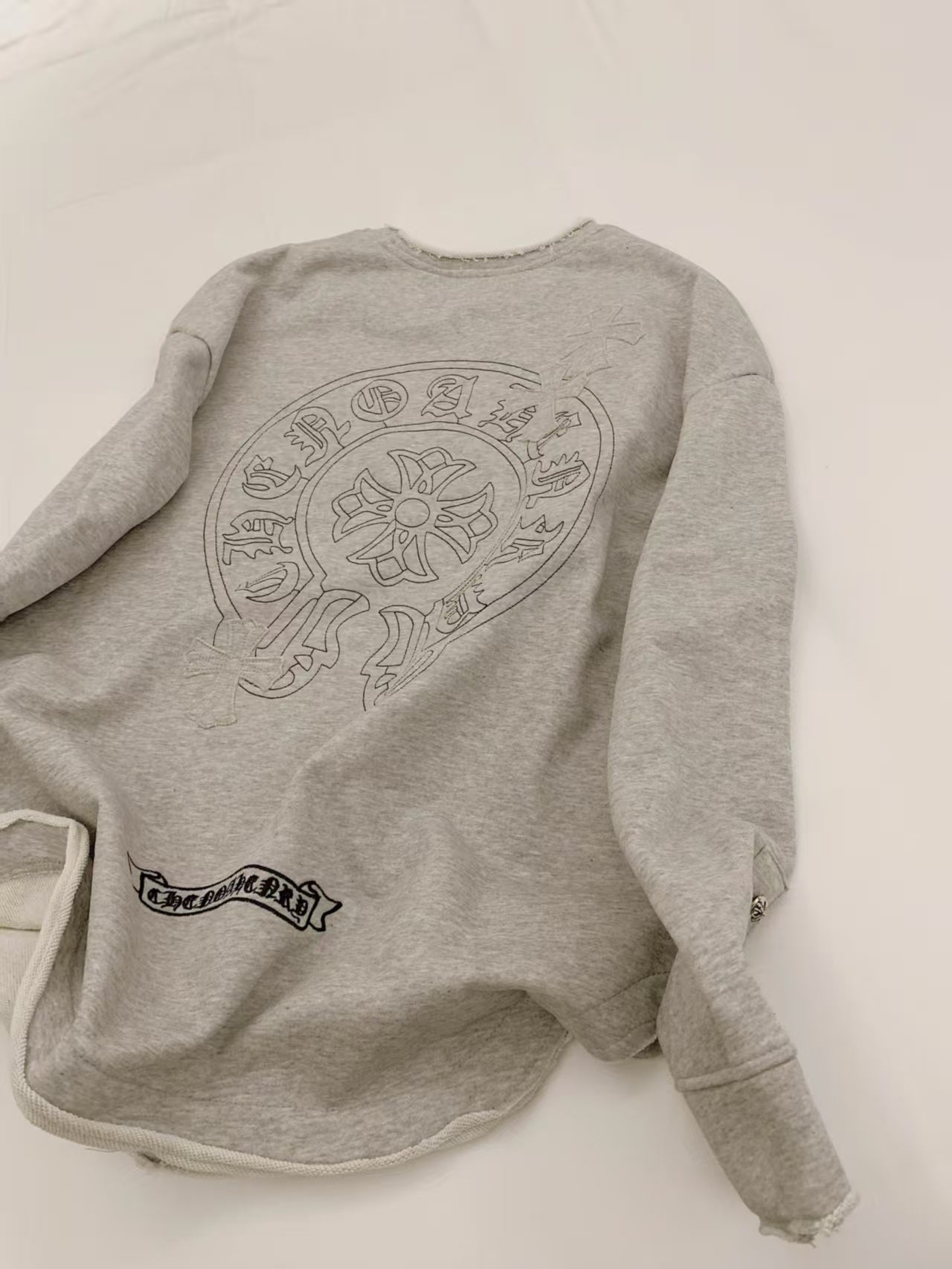Curved abrasion of thin hoodie