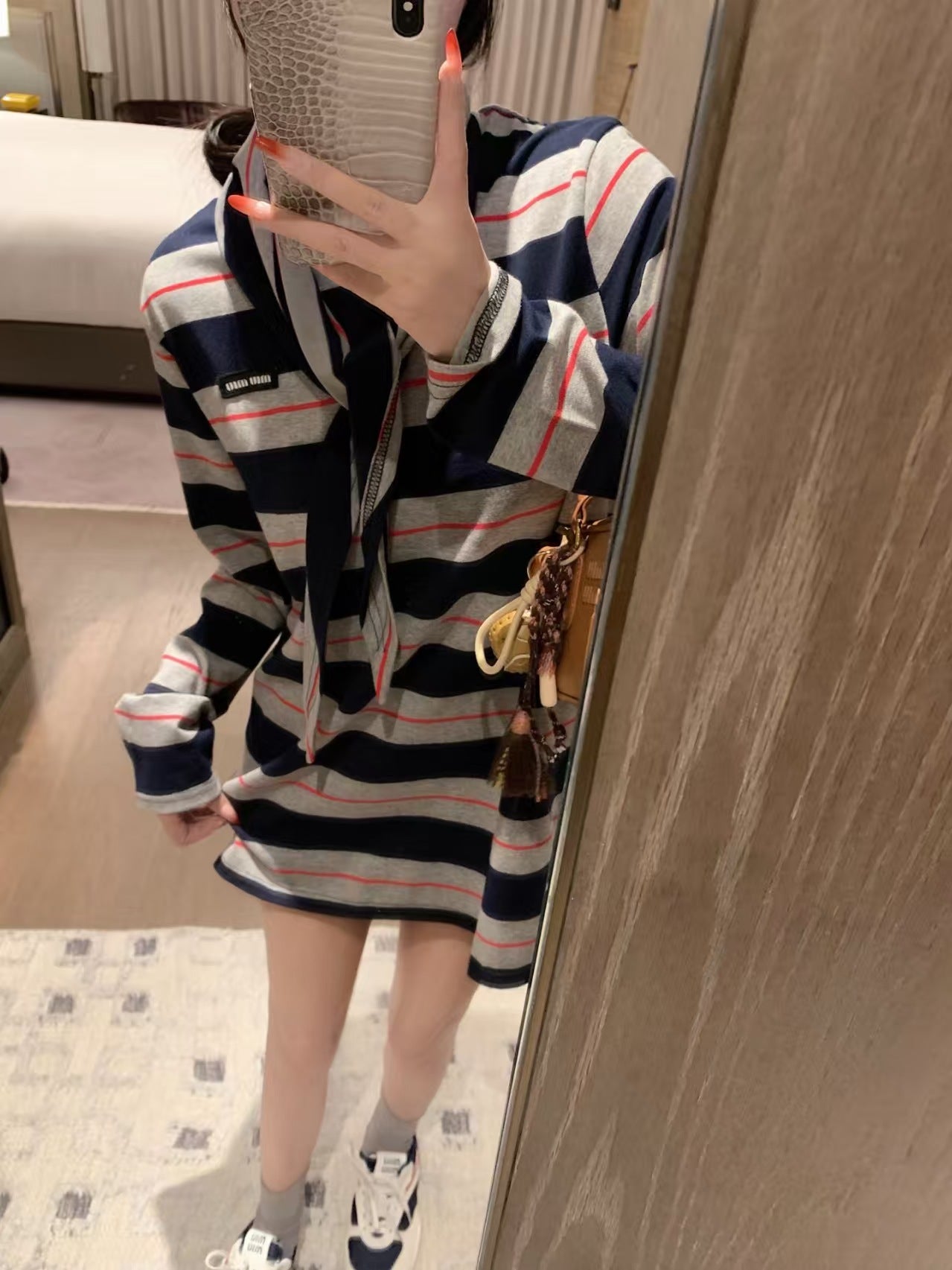 Triangle scarf long sleeved