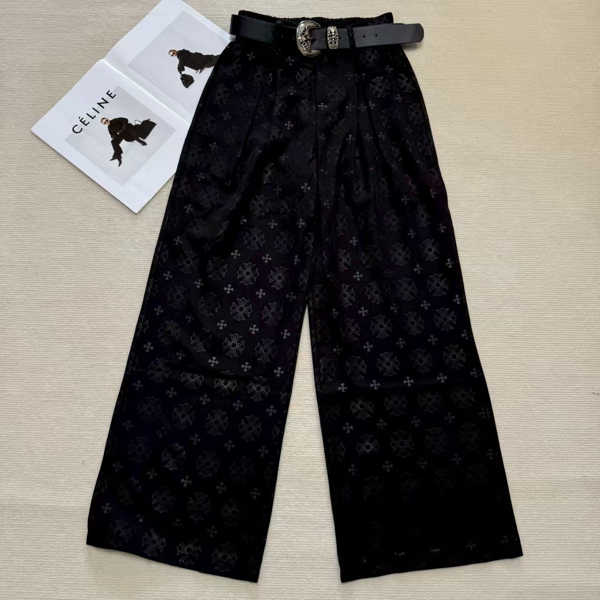 Printed trousers with wide legs
