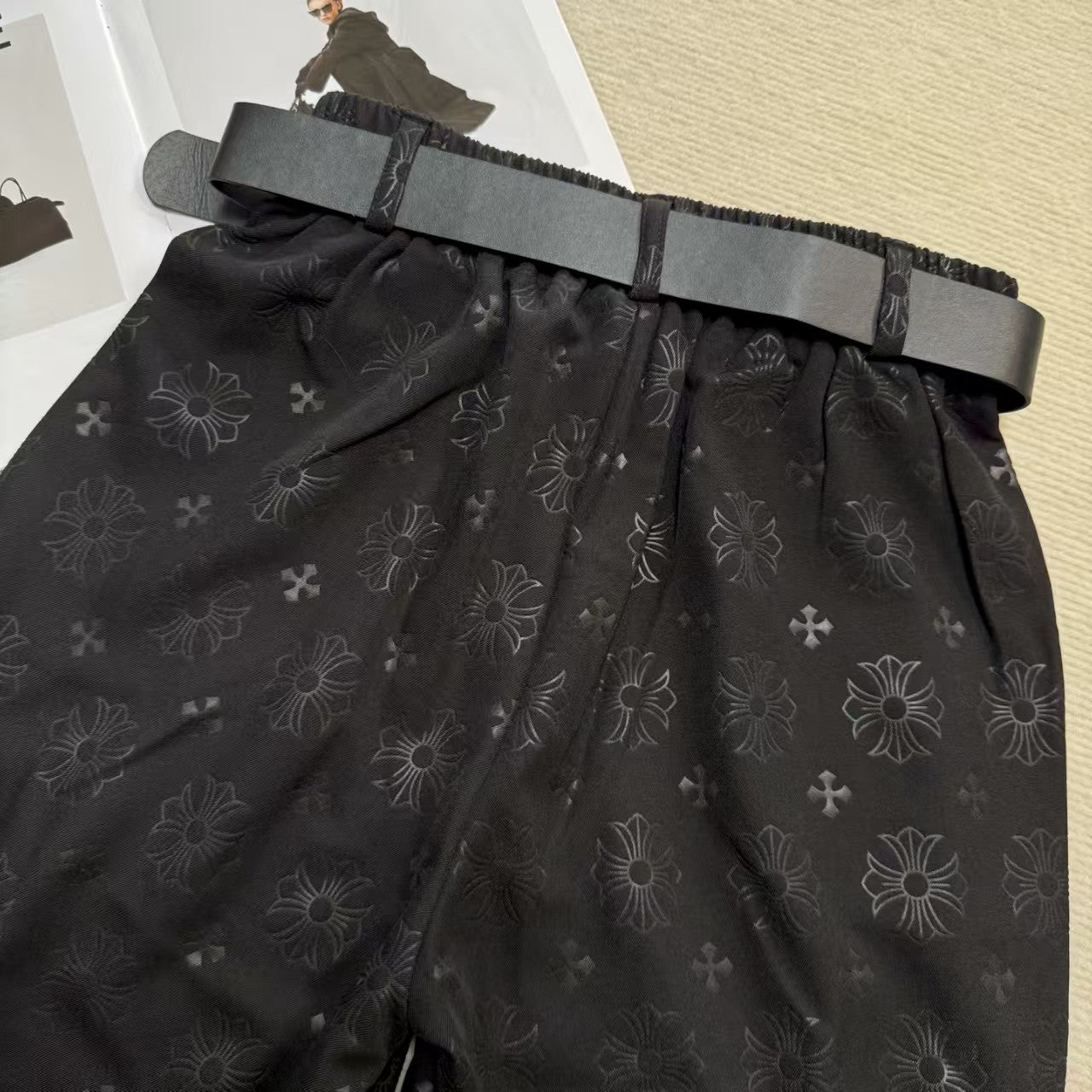 Printed trousers with wide legs