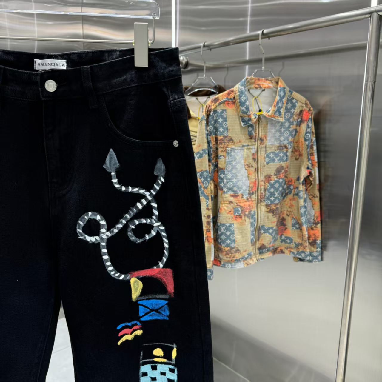 Full of letters spray straight leg jeans