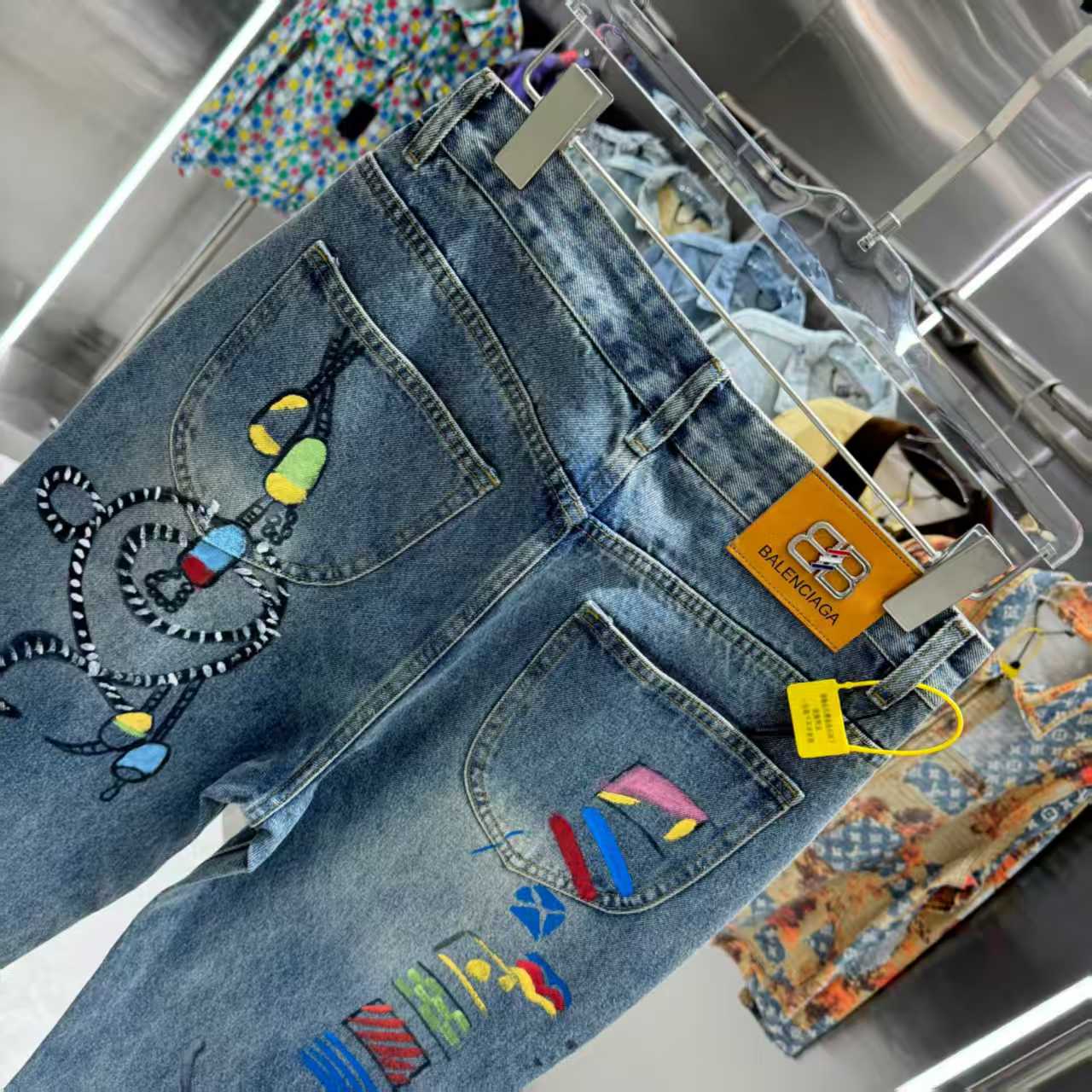 Full of letters spray straight leg jeans
