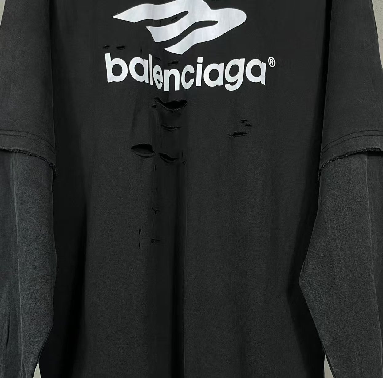 Two piece long sleeved T-shirt with fake sleeves