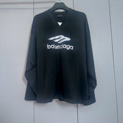 Printed V-neck long sleeved T-shirt